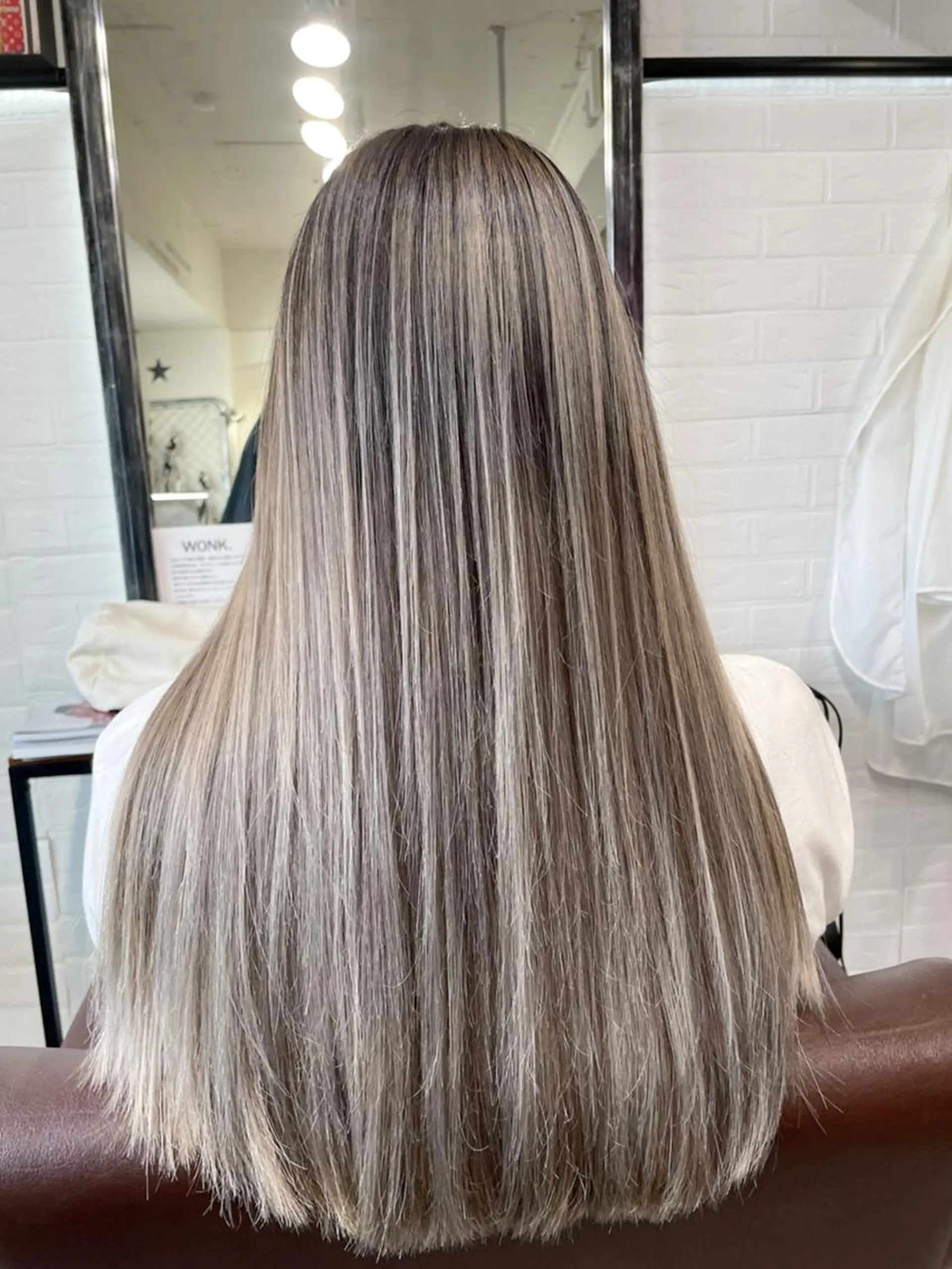 ロング カラー バレイヤージュ レイヤーカット ロング カット ヘアカラー トリートメント WONK. ウォンク 心斎橋のヘアスタイル