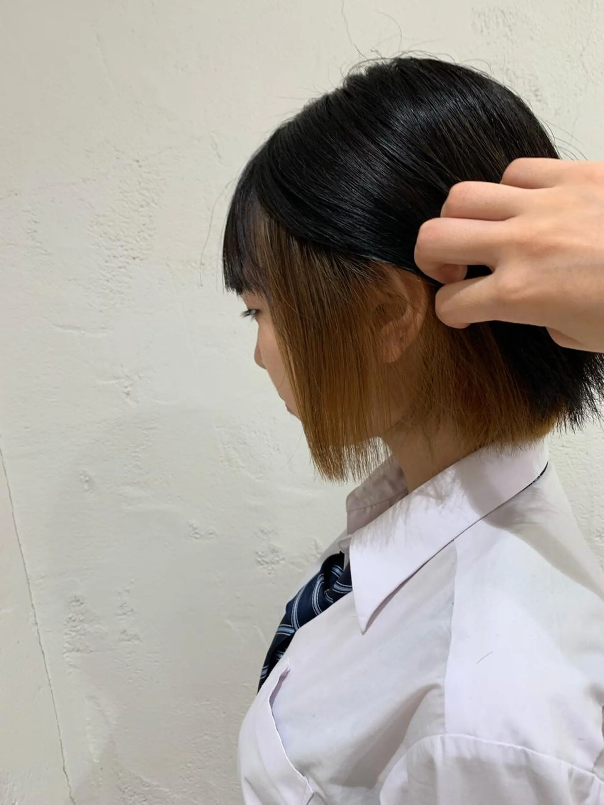 ミディアム カラー 黒髪 ハイトーンカラー ベージュ/オリーブ /ボブ/小笠原汐海のヘアスタイル