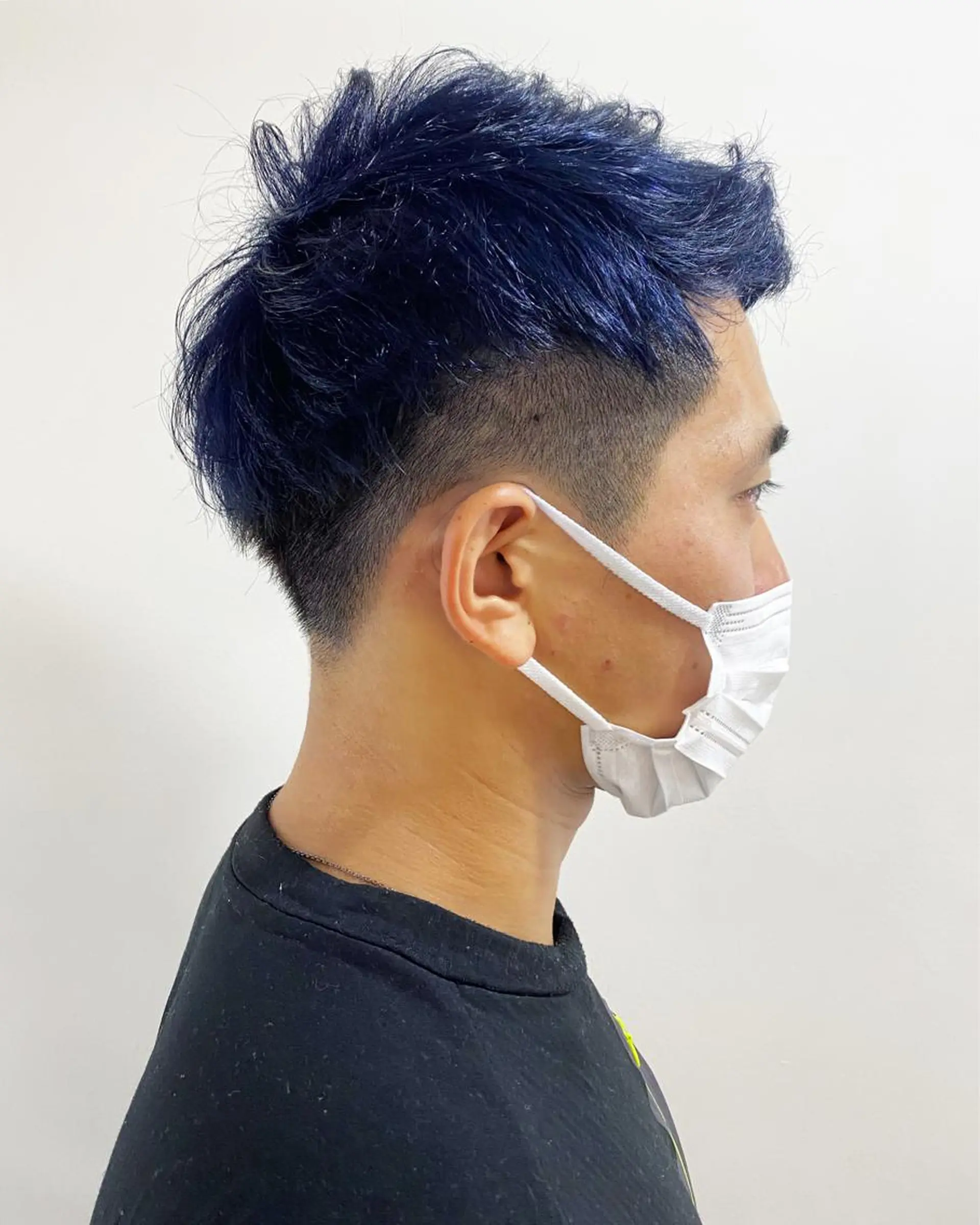 ショート カラー メンズ メンズブリーチ ブリーチ ブルーカラー ケアブリーチ ネイビーカラー カット ヘアカラー フラム所属・WATANABE MISAKIのヘアスタイル