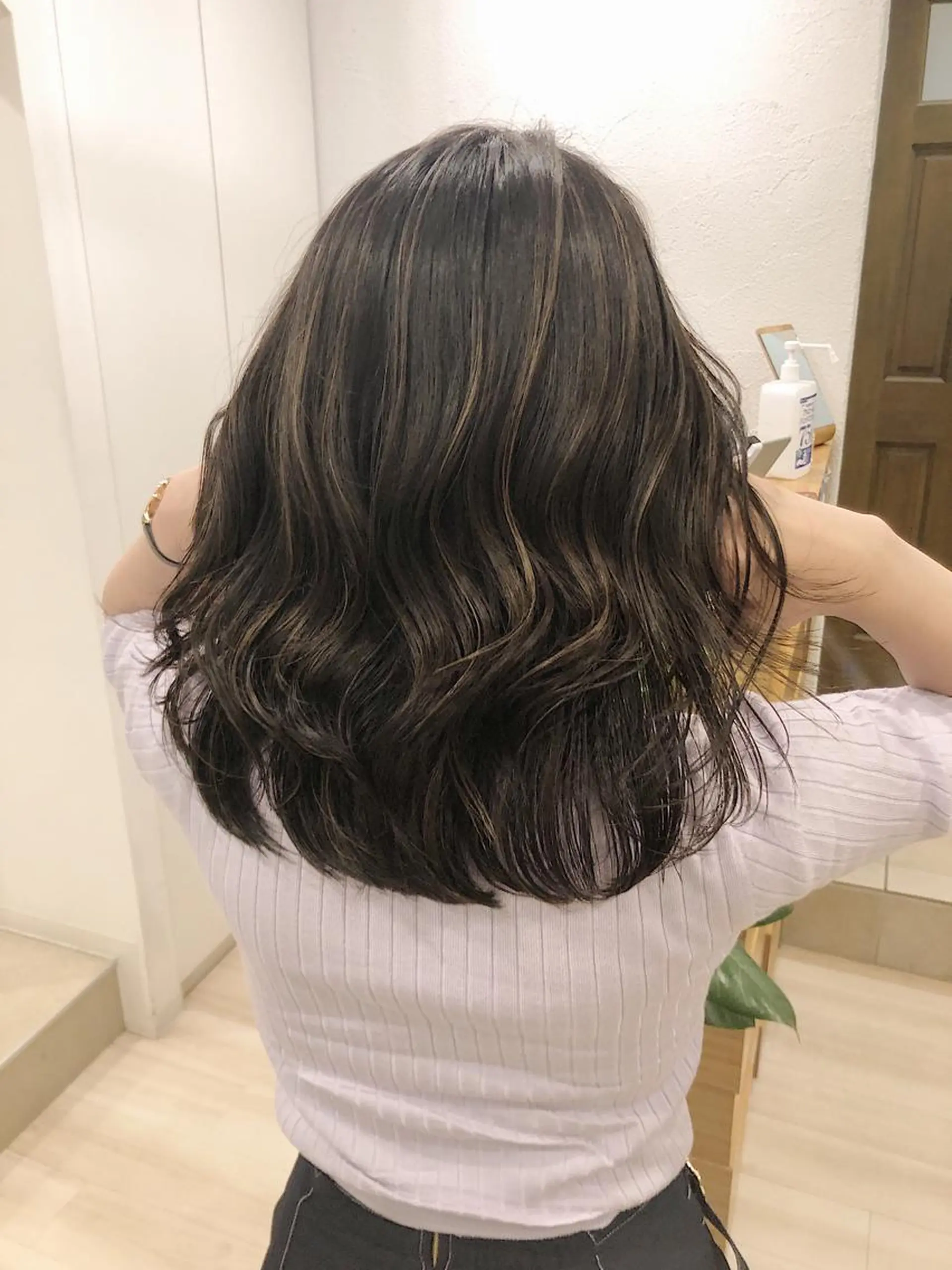 セミロング カラー パーマ ヘアアレンジ グレージュ ハイライトカラー ハイライト カット ヘアカラー トリートメント 【ツヤ髪美容師】 ツダケイスケのヘアスタイル
