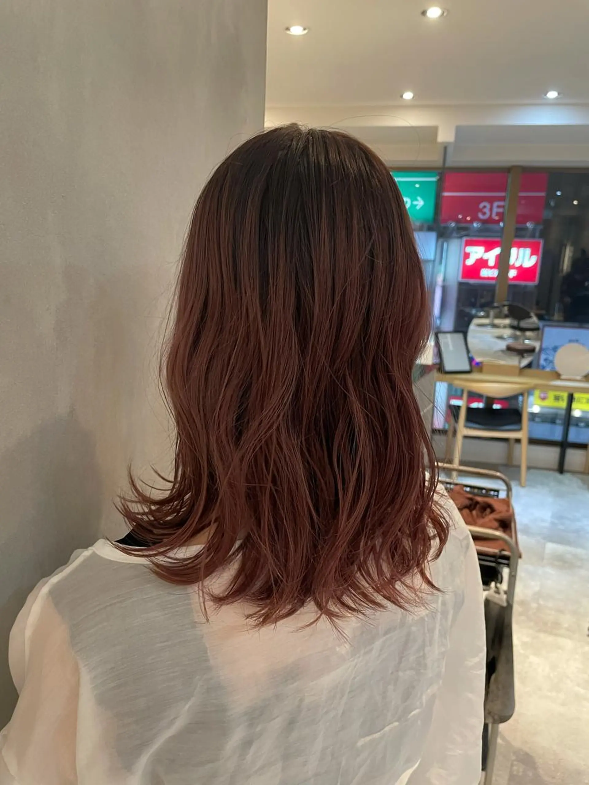 ミディアム RAF   TOKYO所属・複雑履歴に対応ブリー チ無しダブルカラーのヘアスタイル