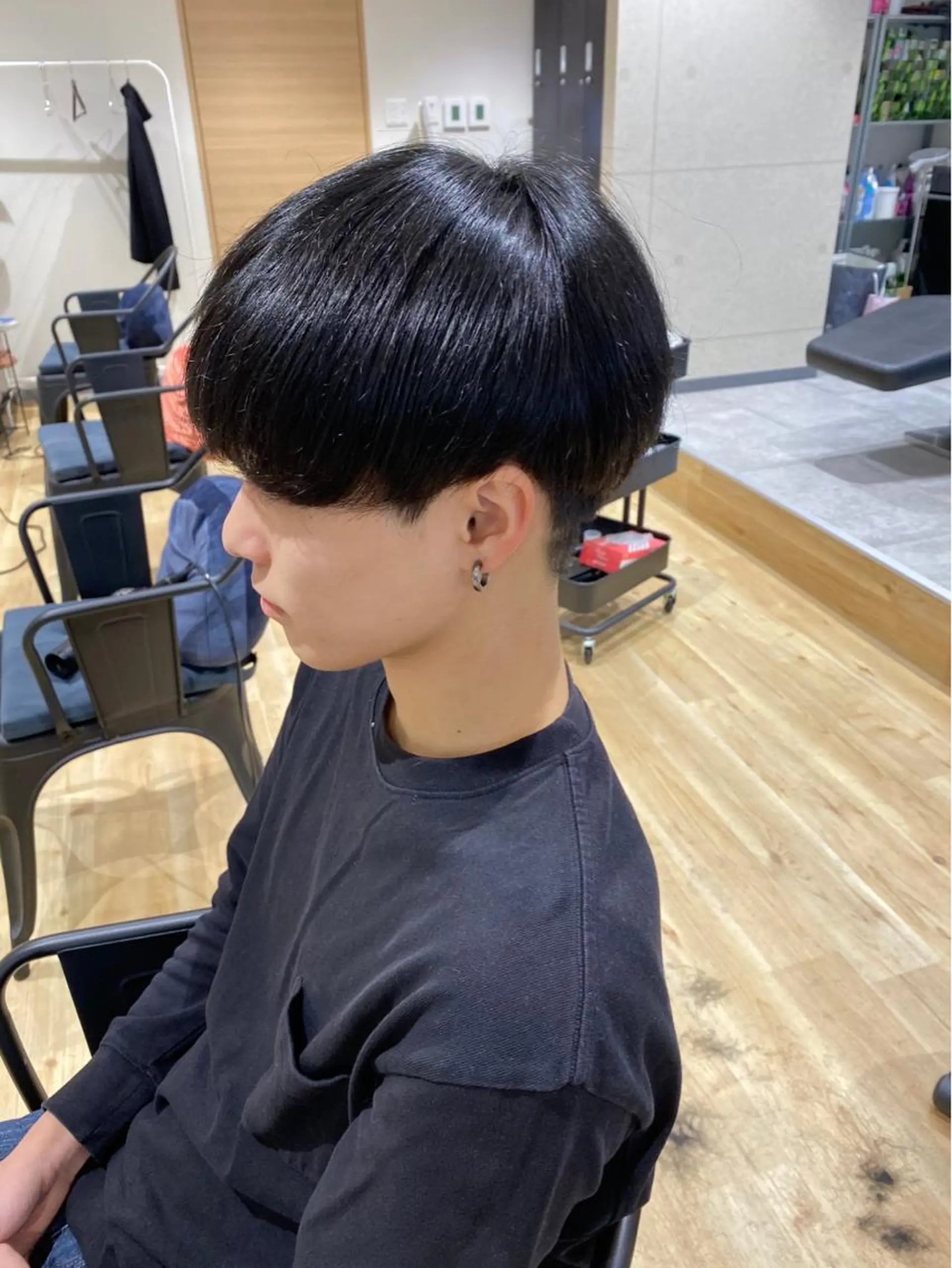 ショート カラー パーマ メンズ アップバング センターパート メンズハイトーン マッシュウルフ モヒカン カット ヘアセット 森下 佑大のヘアスタイル