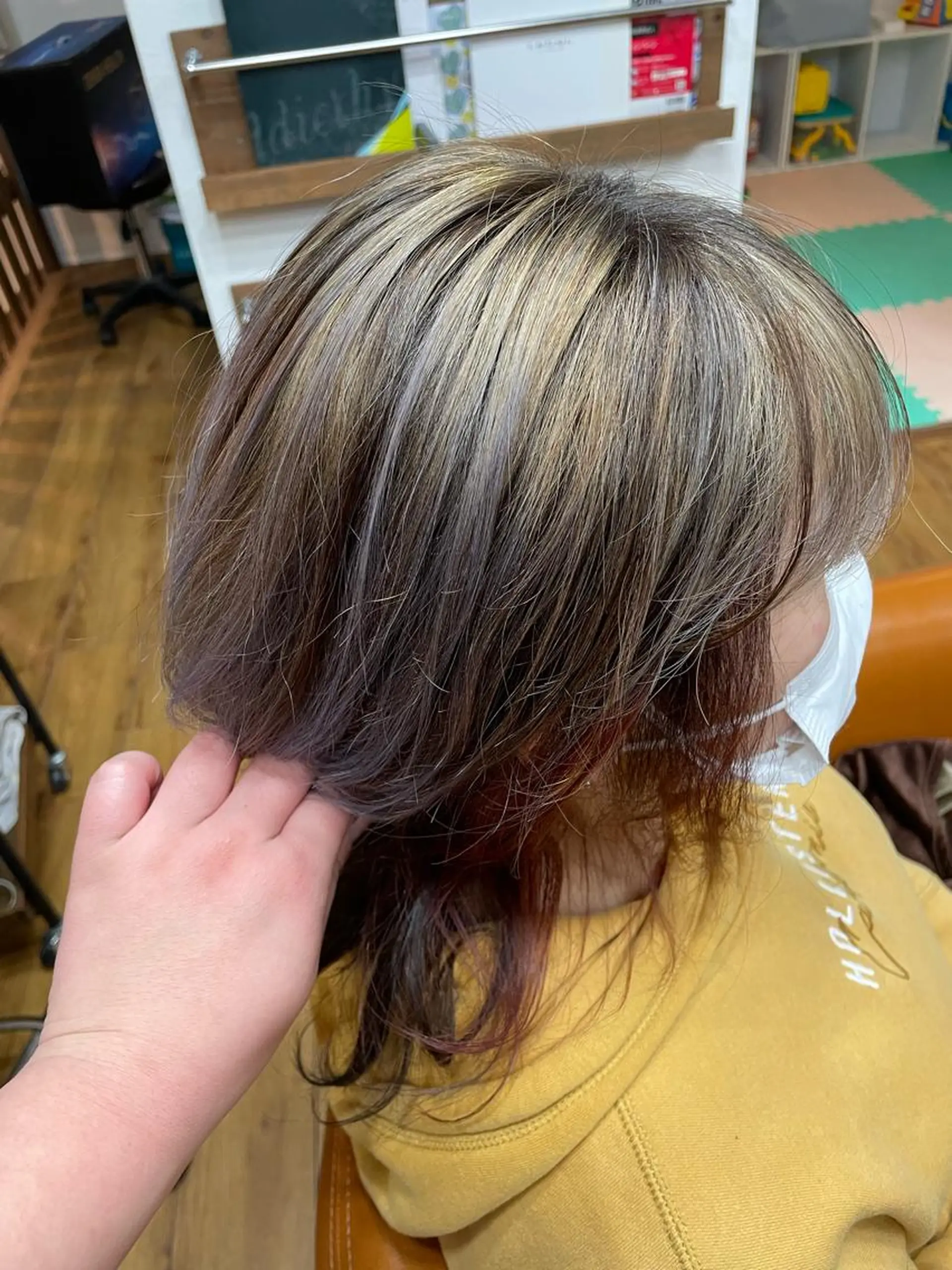 ミディアム カラー ハイライトカラー ハイライト 美容室 Jフィドルファドル所属・わきた かずなのヘアスタイル