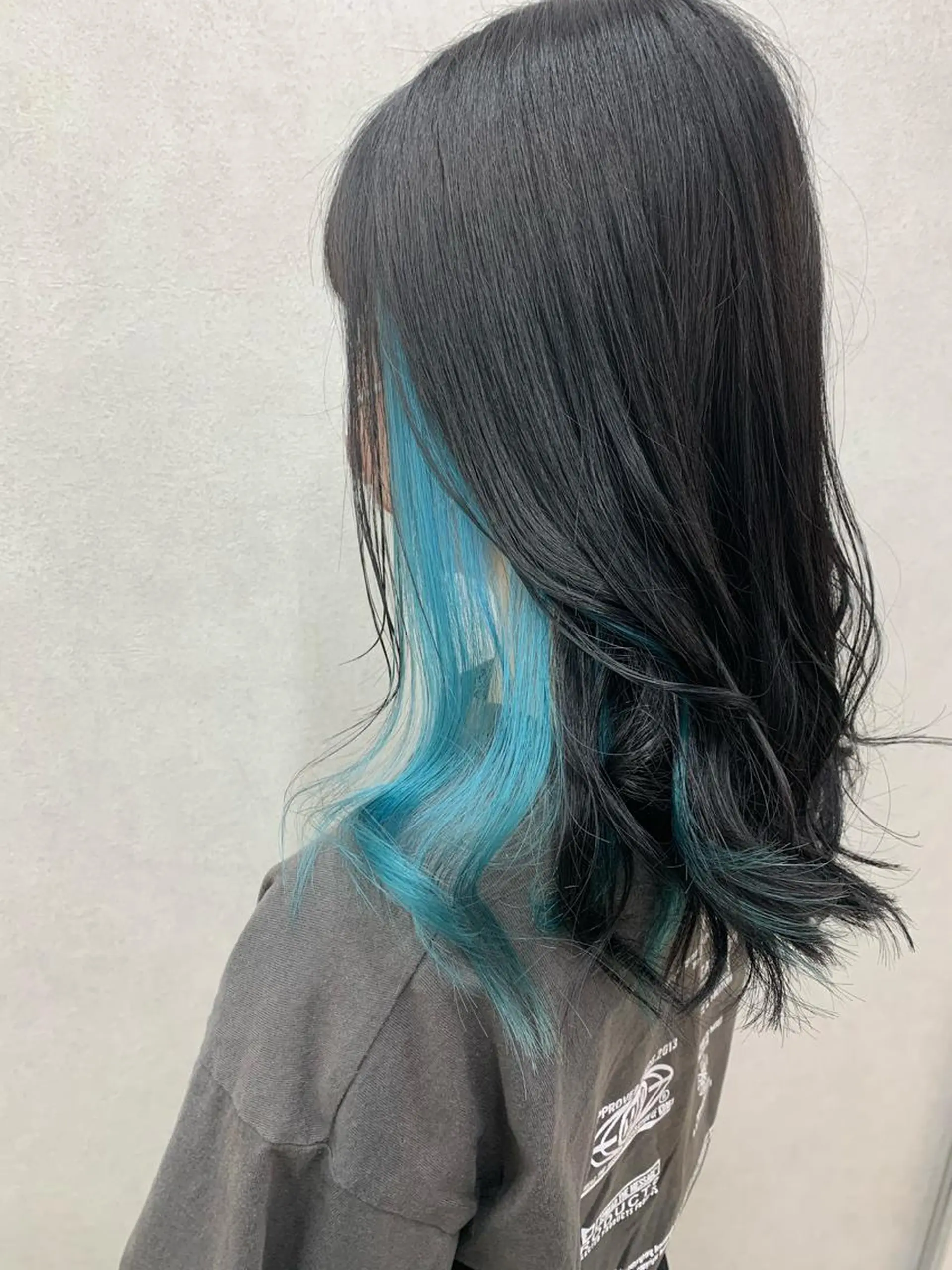 セミロング カラー ブリーチ ブルーカラー インナーカラー ヘアカラー トリートメント FRAME+spa&hair roomなんば駅前店所属・🌸MAYU🌸 ハイトーン➕レイヤーのヘアスタイル