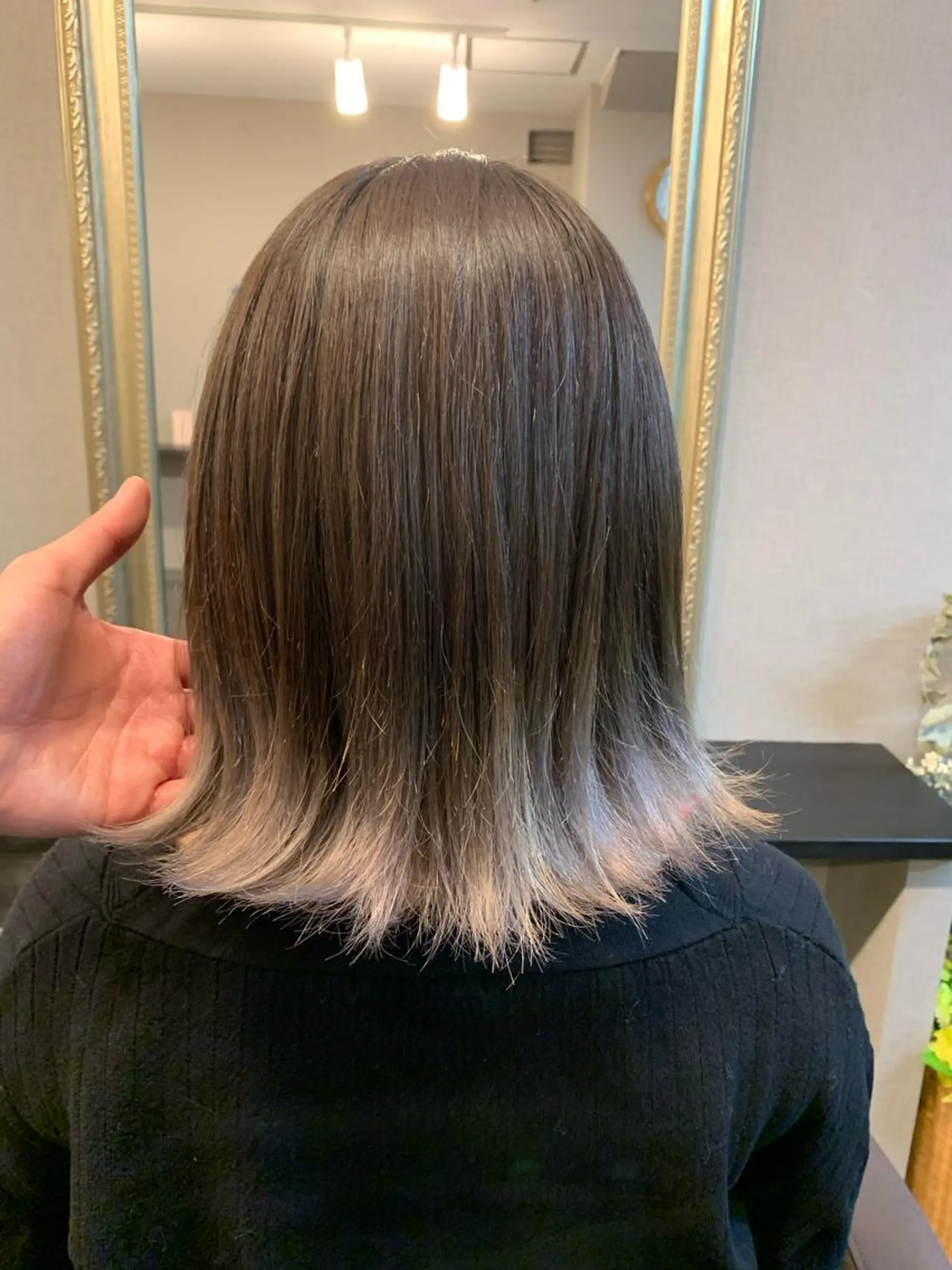 ミディアム アッシュ ハイライト レイヤーカット ヘアカラー トリートメント Selene hair OSAKAのヘアスタイル