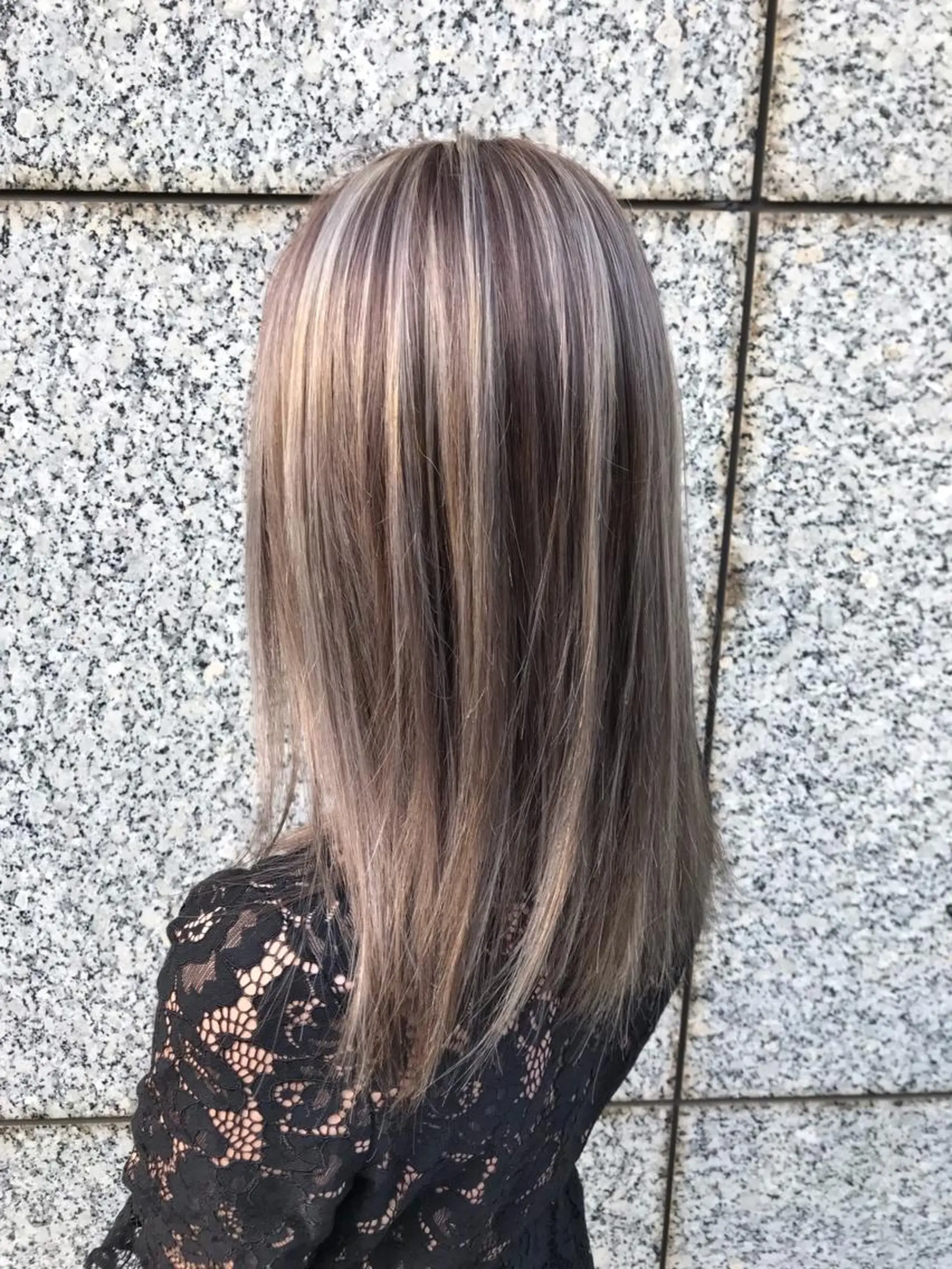 セミロング カラー ブリーチ ハイライトカラー ハイライト 平尾 拓也のヘアスタイル