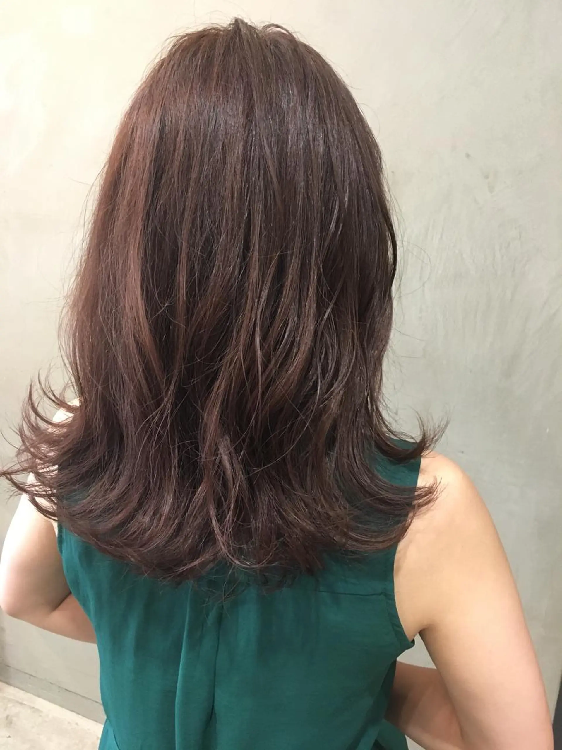 セミロング カラー 🩷🍭中津・梅田 エリア🍬💜のヘアスタイル