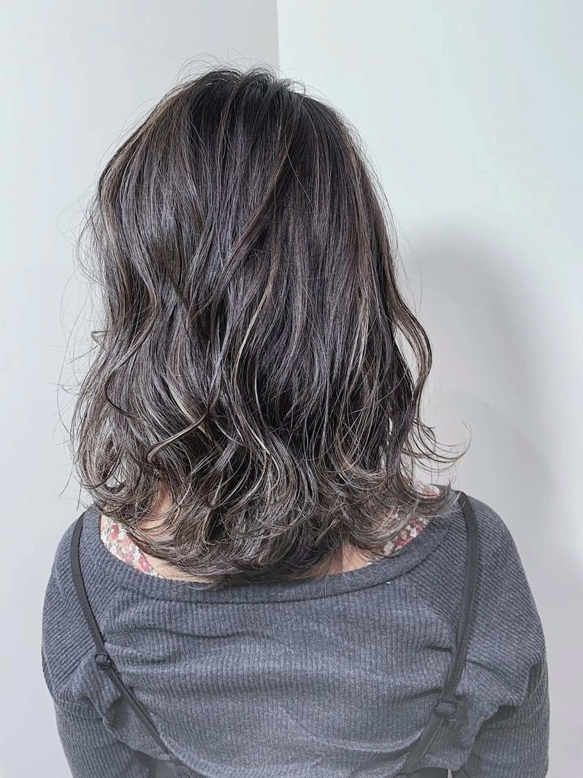 ミディアム カラー MOU namba ムウナンバのヘアスタイル