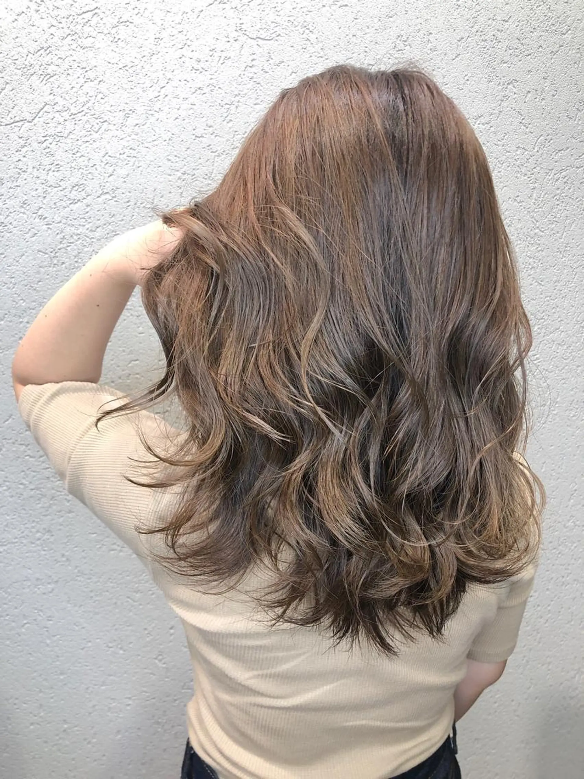 ロング カット ヘアカラー トリートメント a .のヘアスタイル