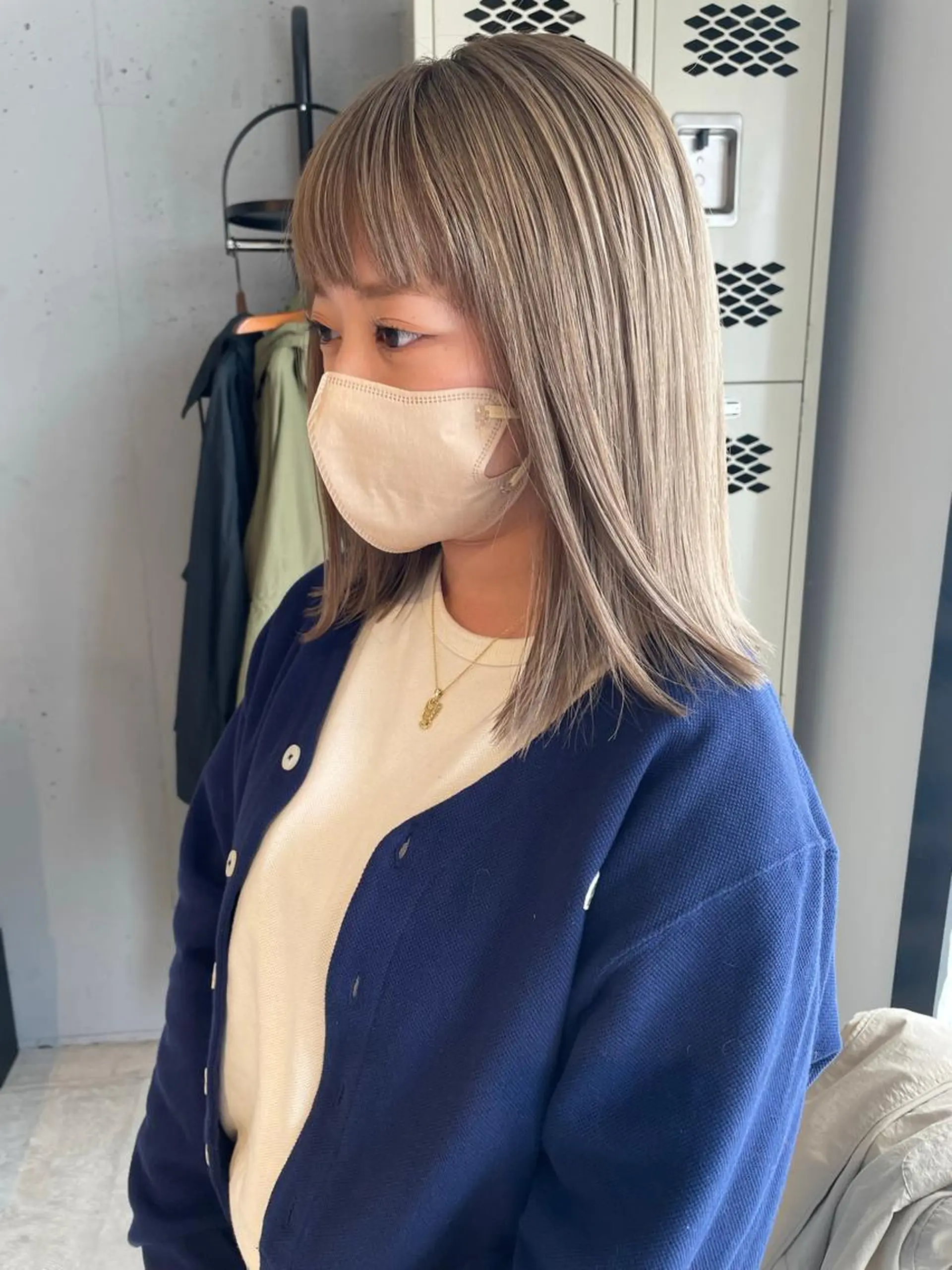 ミディアム カラー ブリーチ ZOA classic hair所属・東 みのりのヘアスタイル