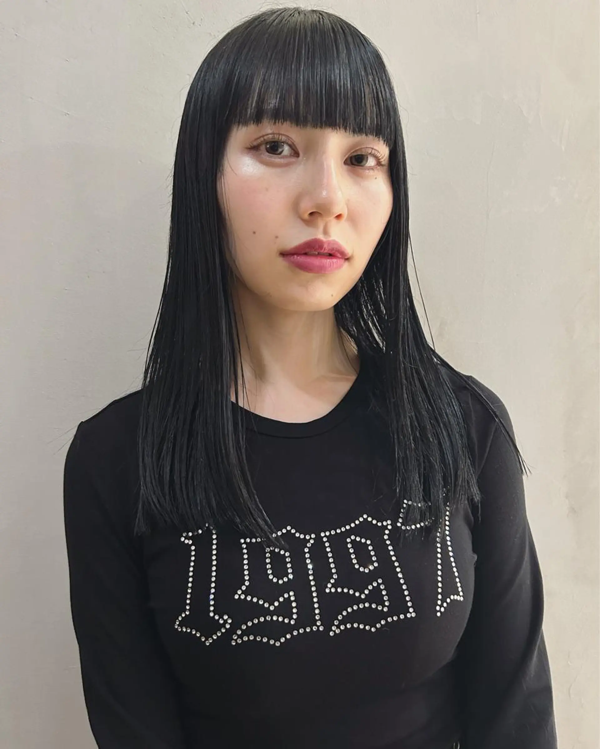 セミロング カラー 黒髪 ワイドバング カット ヘアカラー トリートメント Loom.所属・村上雅人 ナチュラルモードのヘアスタイル