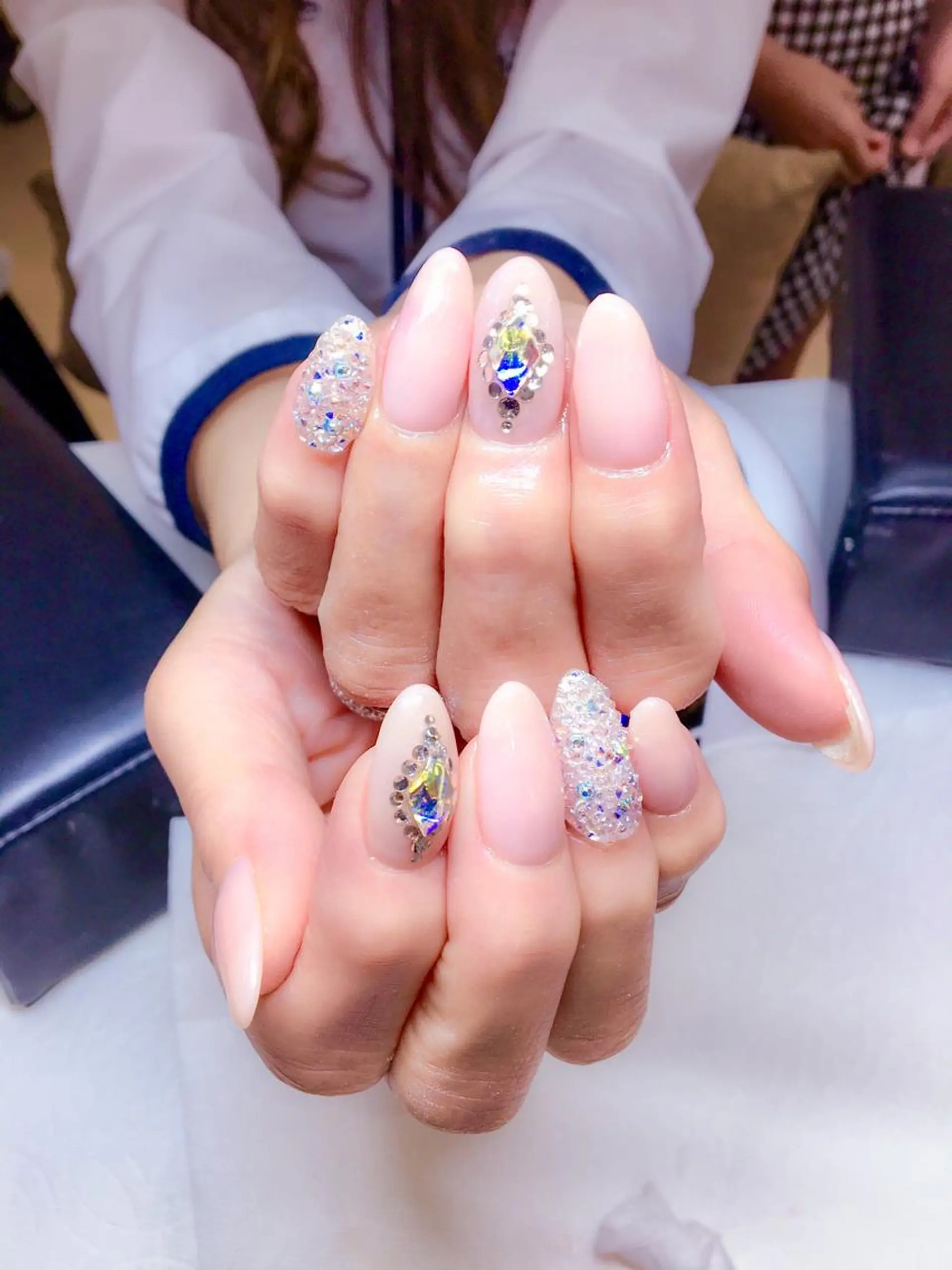 ネイル アートネイル ストーンネイル ボガスティーズネイル 川崎店のネイルデザイン