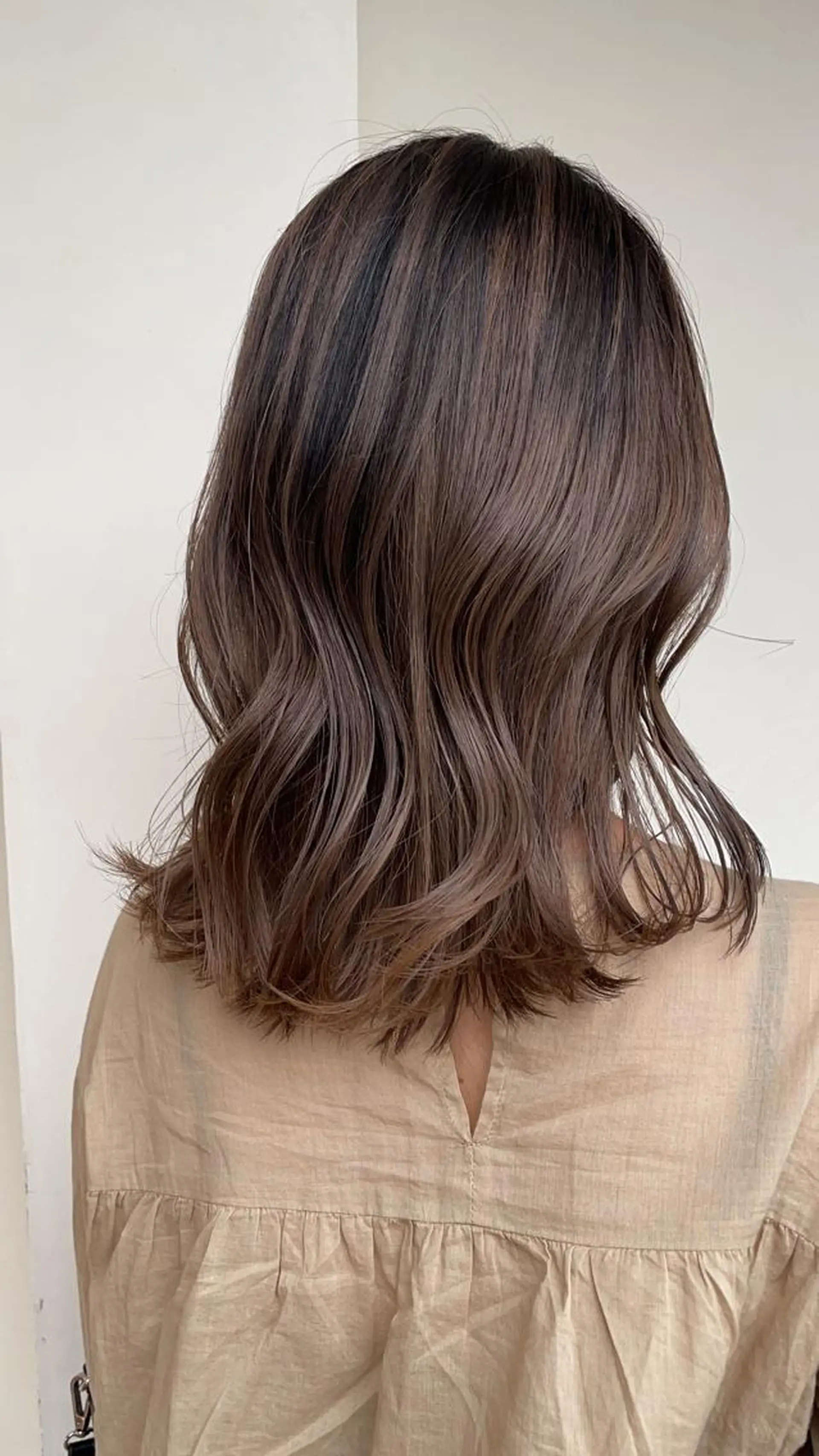 ミディアム 栗林 茉那のヘアスタイル