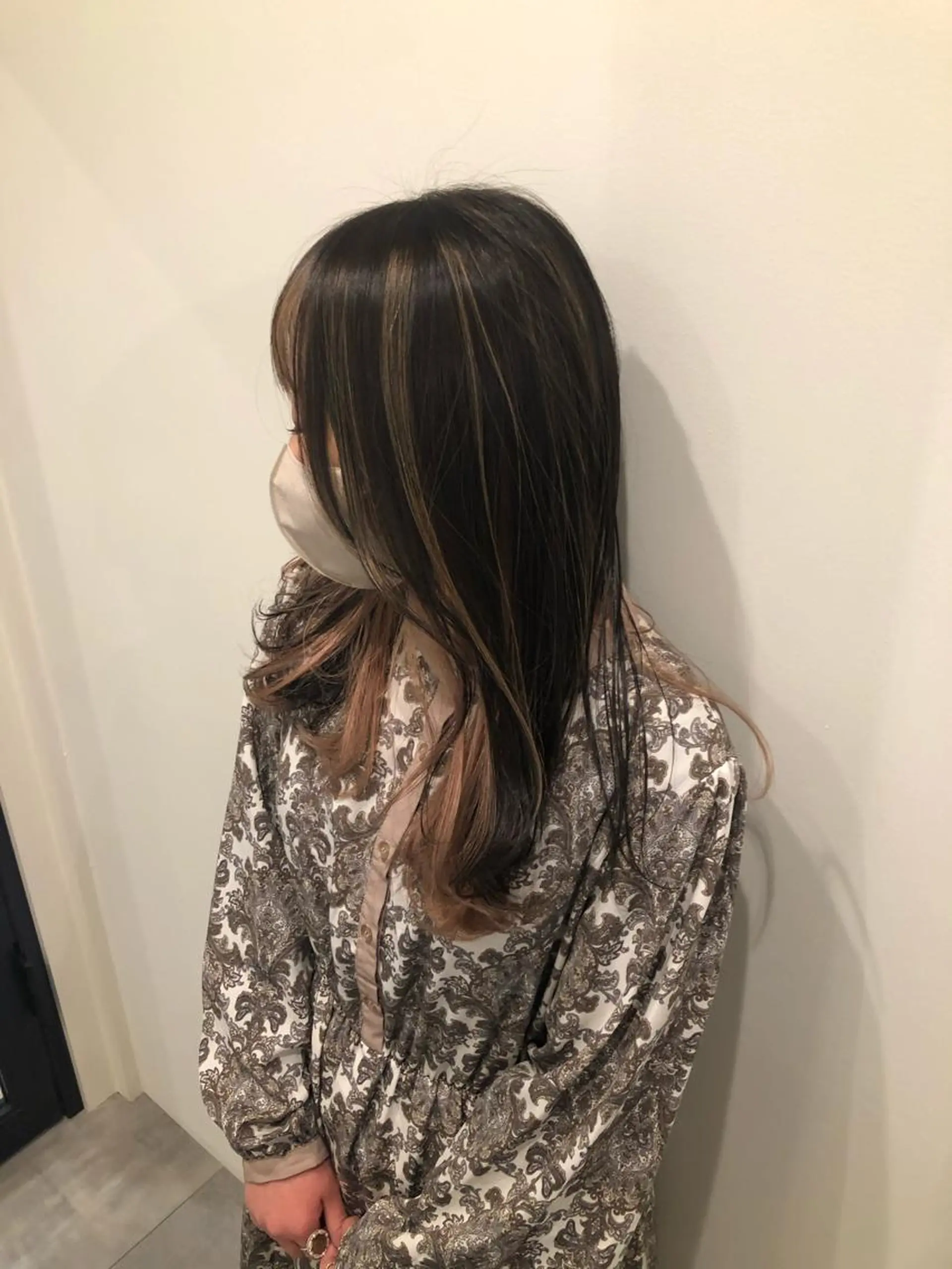 ミディアム カラー ヘアアレンジ ハイライトカラー ハイライト カット ヘアカラー トリートメント 透け感カラー🫧 加納トモヒロのヘアスタイル