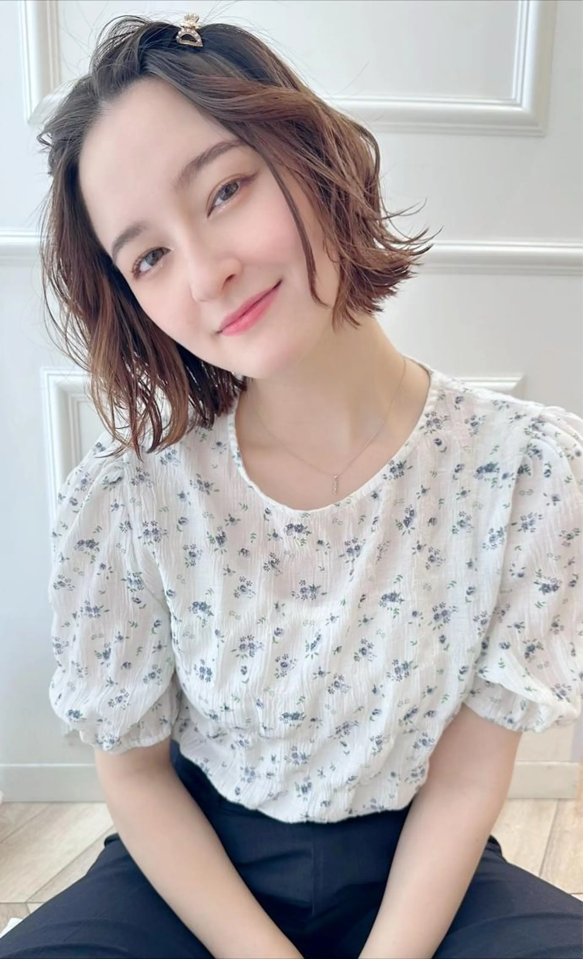 ショート カラー カット ヘアカラー ベージュ/インナー カラー🤍Rieのヘアスタイル