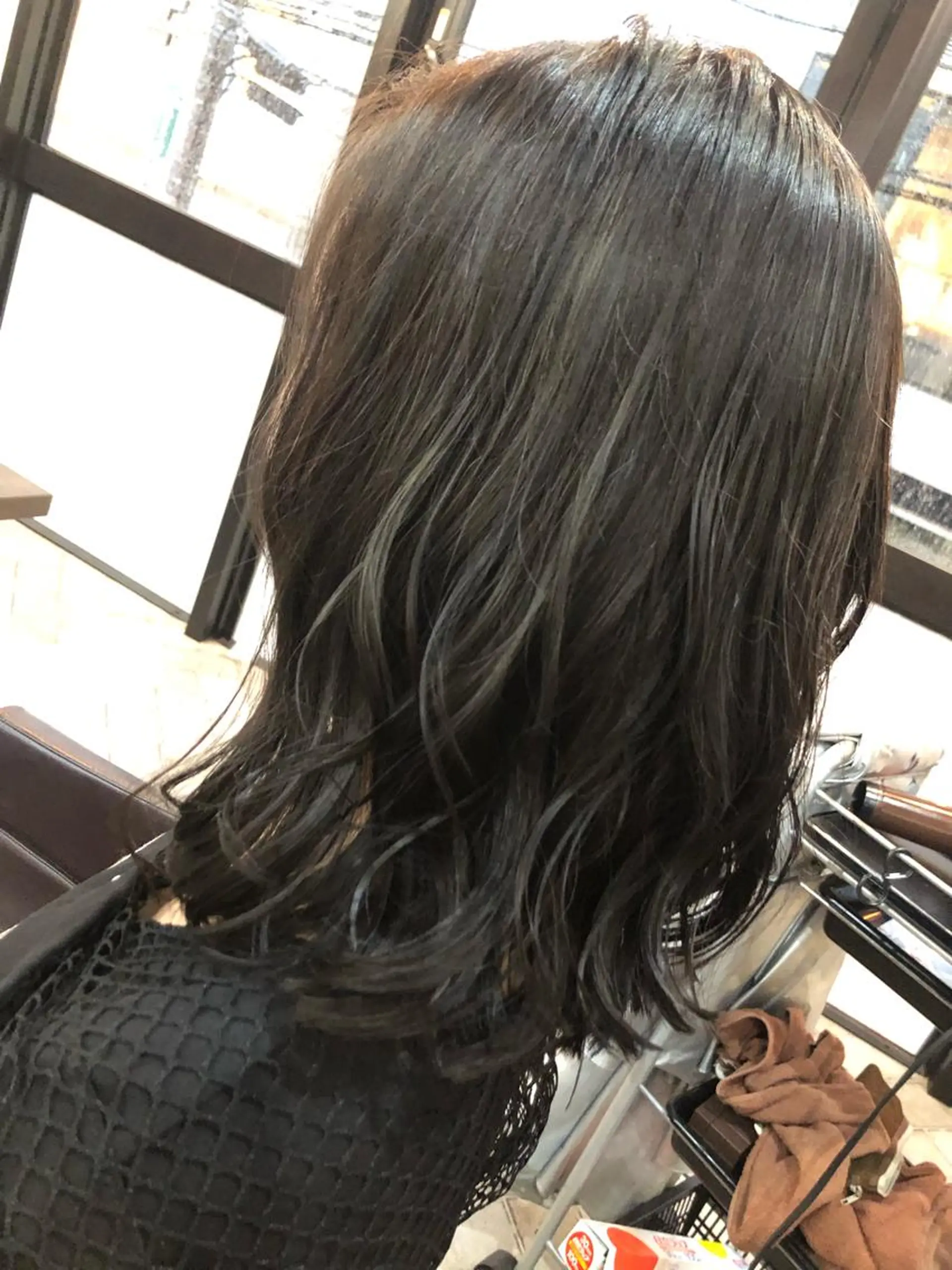 ミディアム カット ヘアカラー トリートメント 女性指名人気no.1 尾崎のヘアスタイル