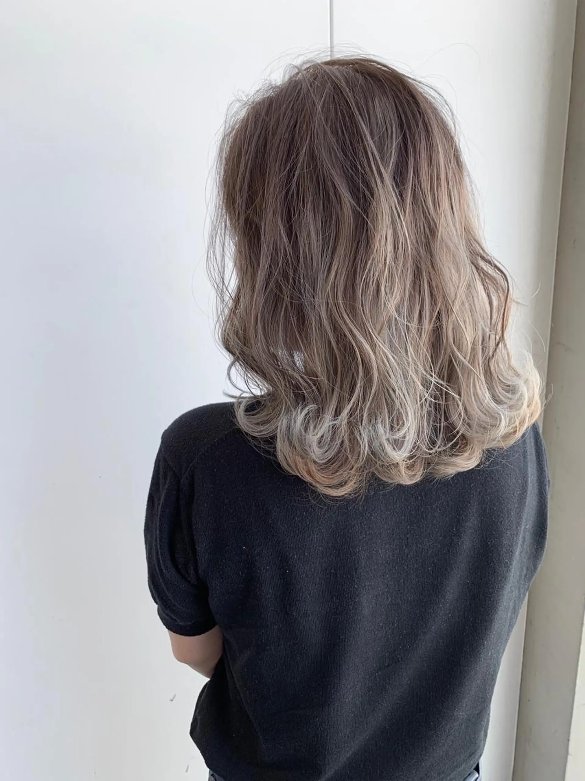 ミディアム カラー バレイヤージュ ハイライトカラー ハイライト レイヤーカット Beach private salon所属・Beach 代表 KENTAのヘアスタイル