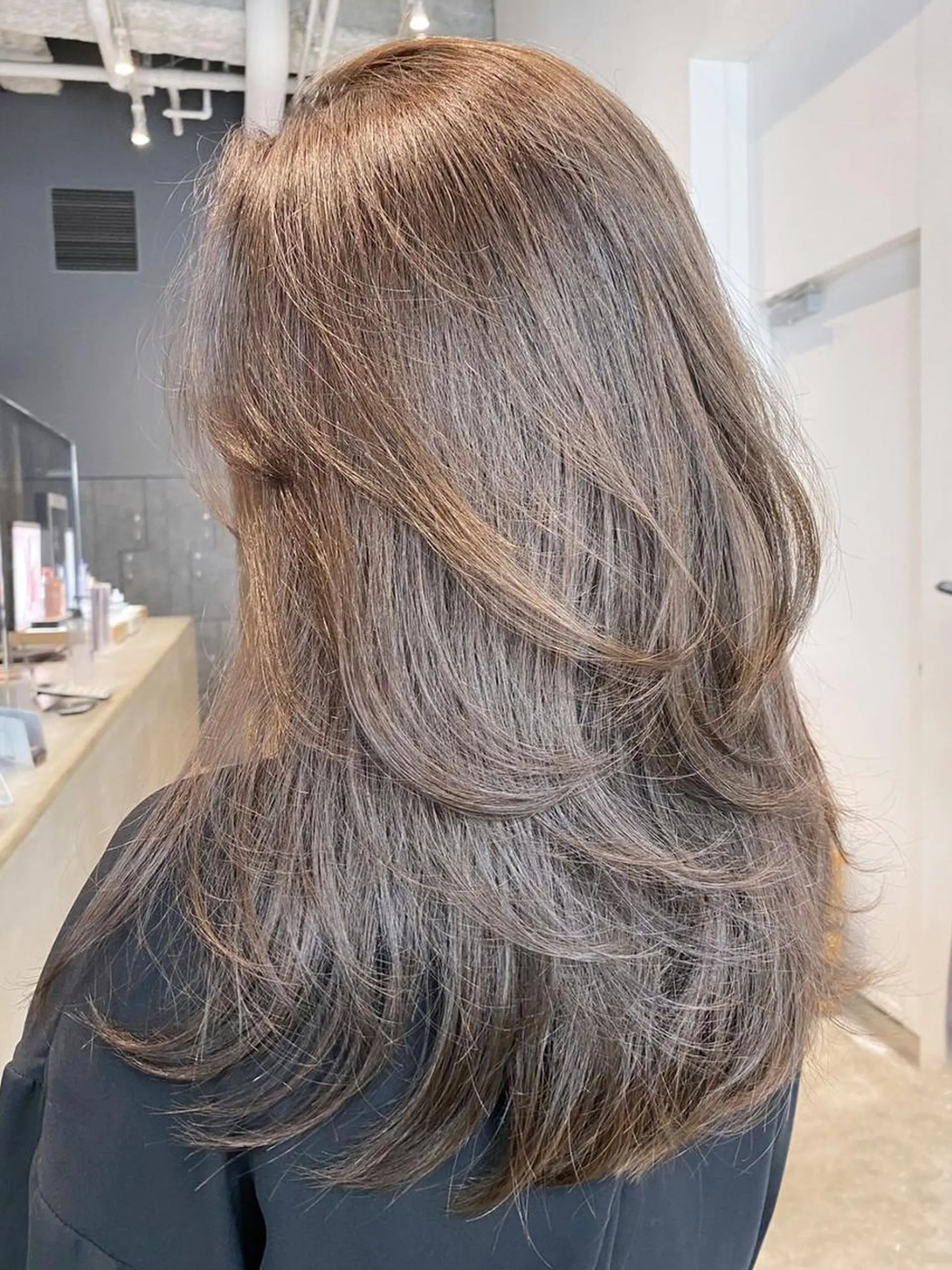 ミディアム カラー パーマ ヘアアレンジ グレージュ ITbyALBUM 中野店のヘアスタイル