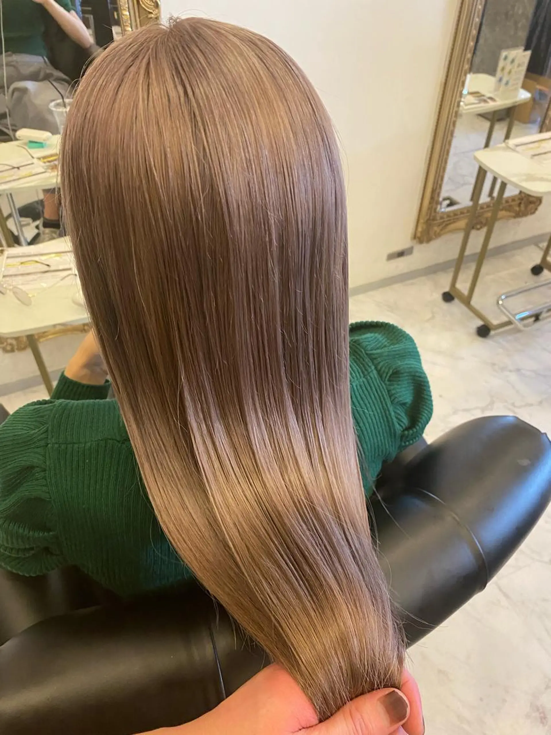 ロング カラー ブリーチ カット ヘアカラー トリートメント ケアブリーチ&シール エクステの店和田翔莉のヘアスタイル