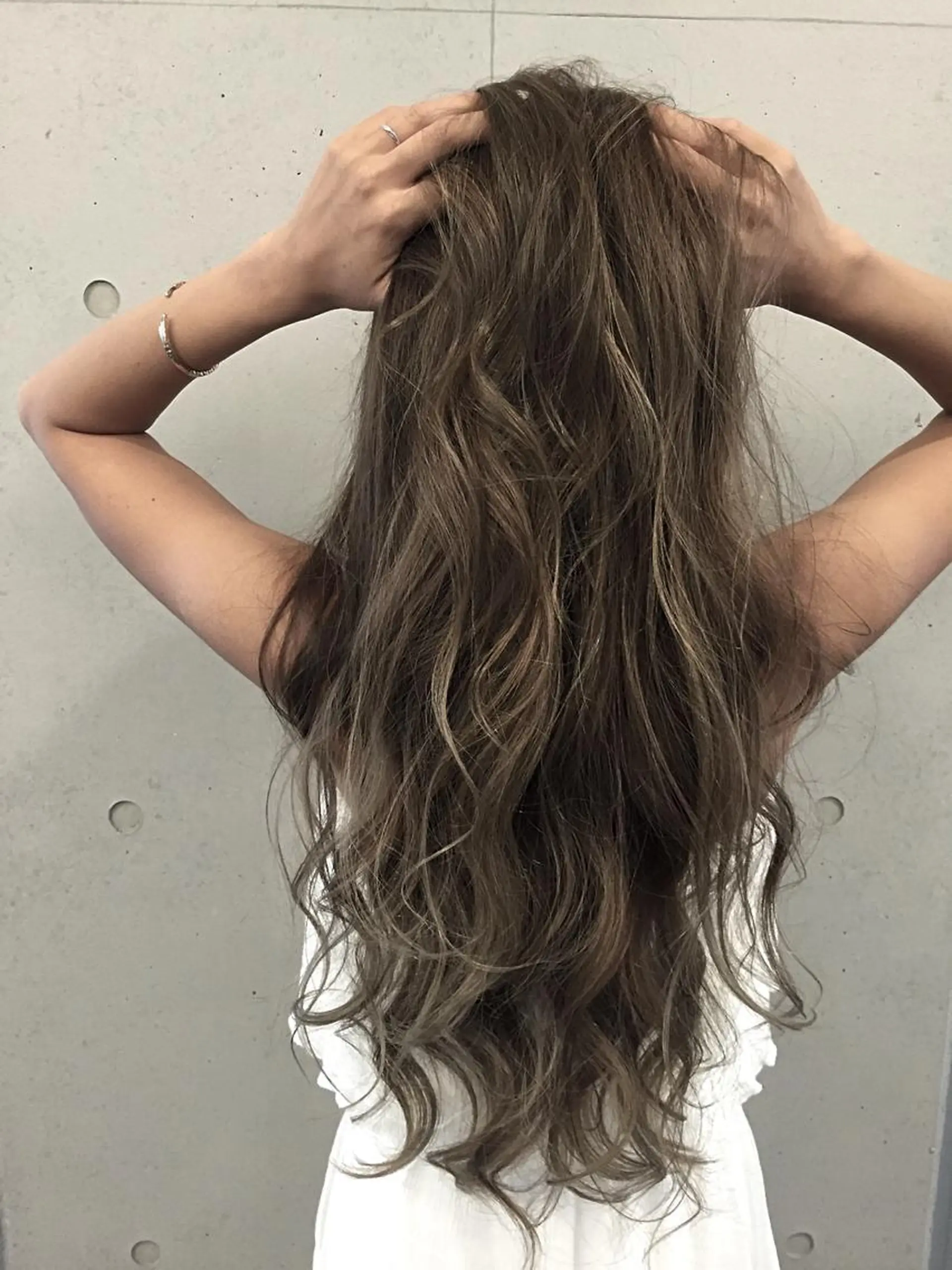 ロング カラー グレージュ ハイライトカラー ハイライト 松本 明日可のヘアスタイル