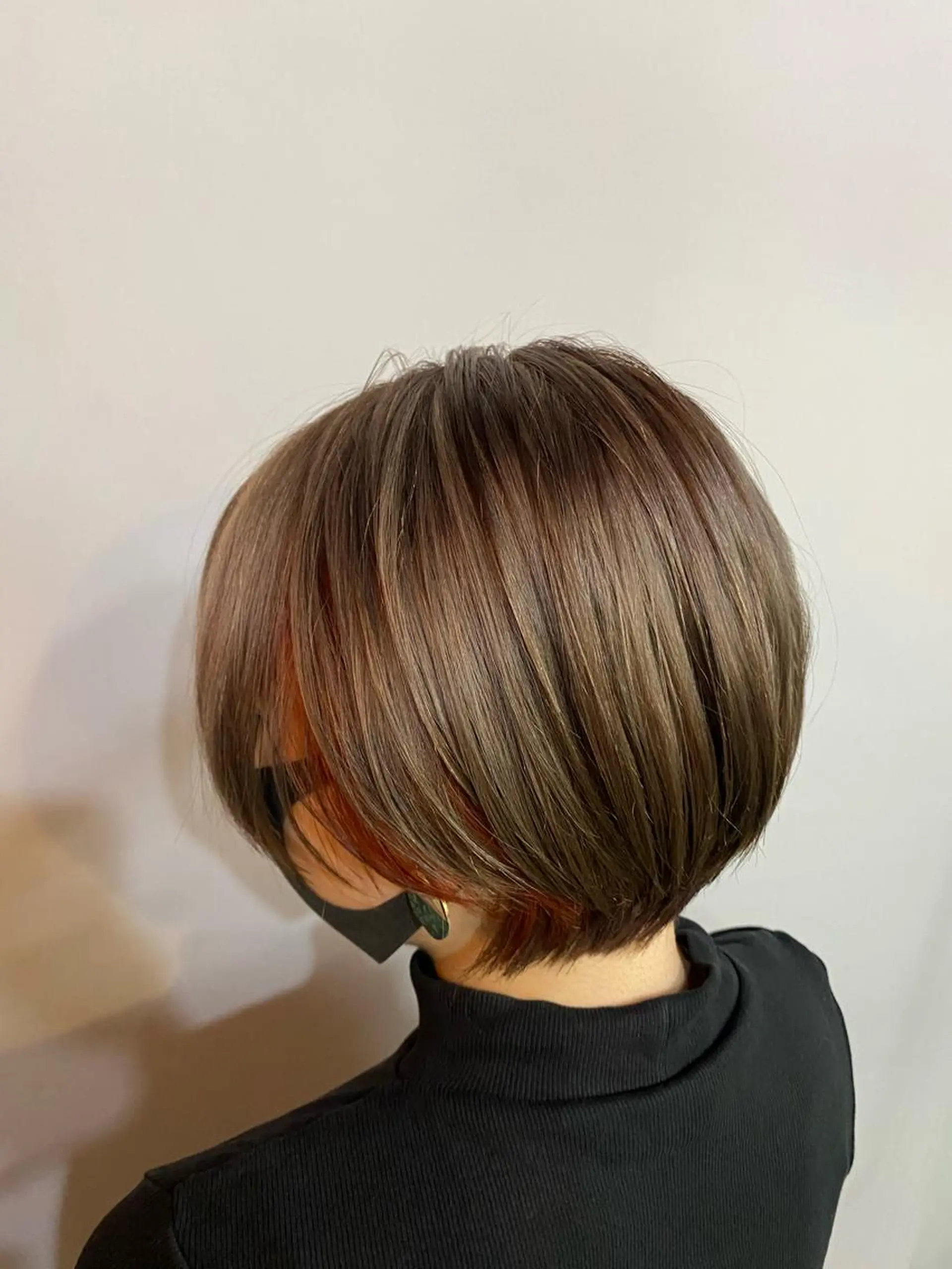 ショート カラー ヘアアレンジ ベージュカラー ミルクティーベージュ オレンジ インナーカラー 代表　南一路のヘアスタイル