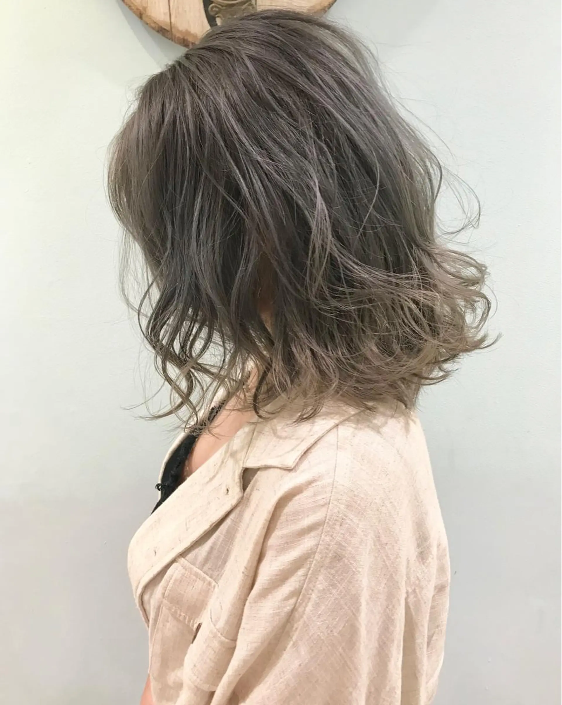 セミロング カラー ヘアアレンジ グレージュ ミルクティーグレージュ 佐藤 魁人のヘアスタイル