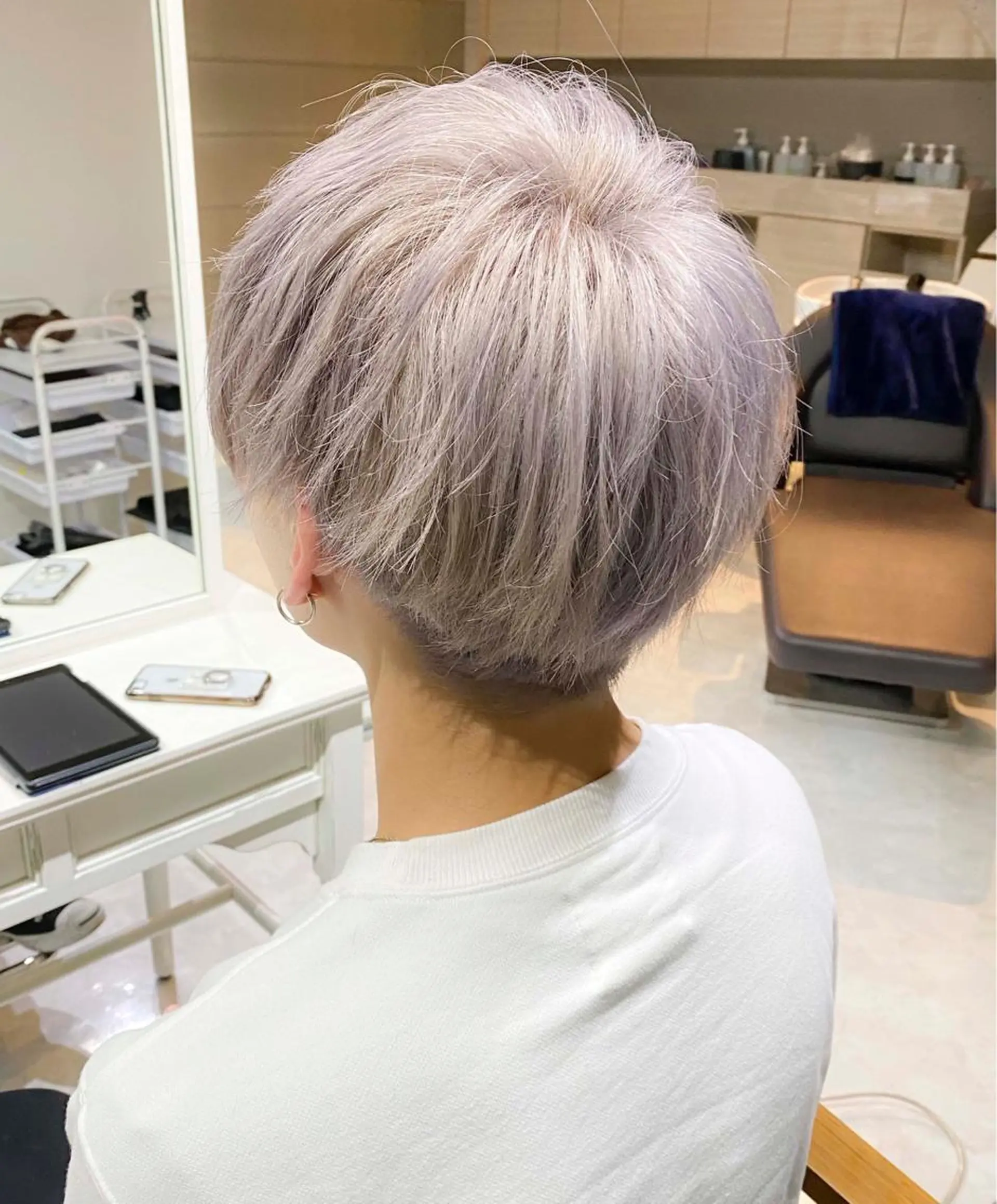 ショート カラー アッシュ ホワイトアッシュ モテ髪透明感❤️ デイズヘアカラーのヘアスタイル