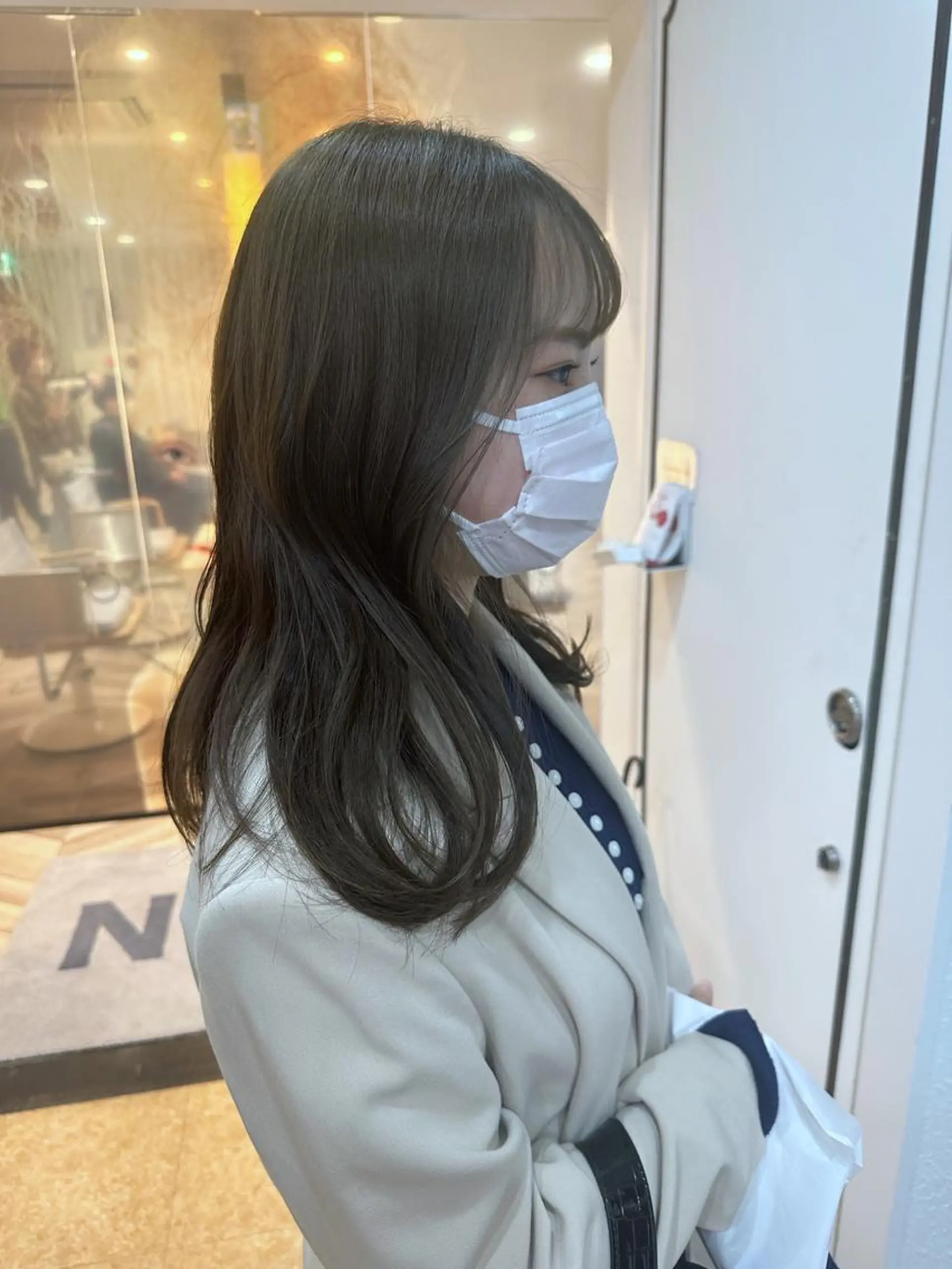 ミディアム カラー ヘアカラー トリートメント ベージュ/インナー カラー🤍Rieのヘアスタイル