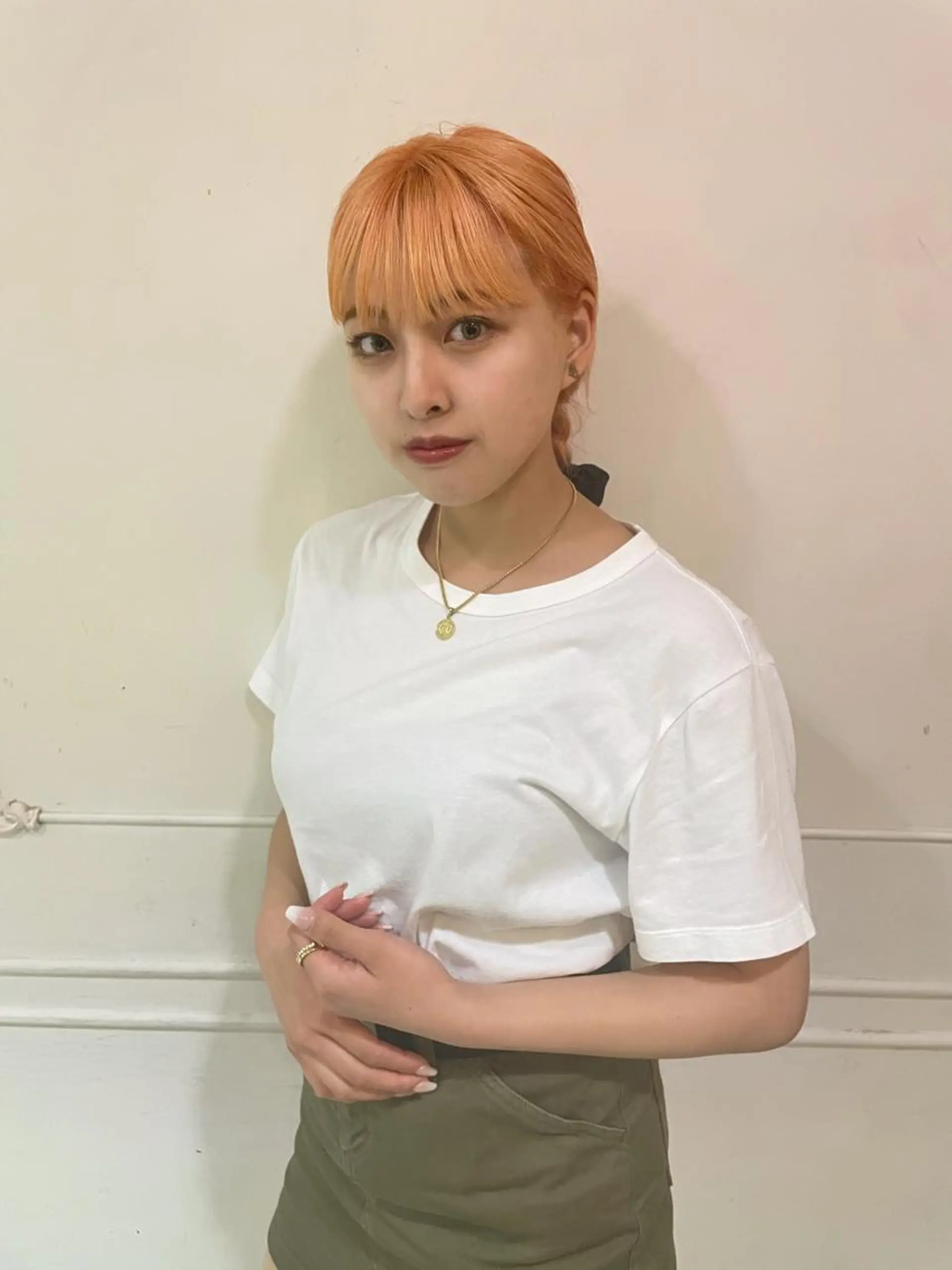 セミロング カラー ハイトーンカラー アオキ リノのヘアスタイル