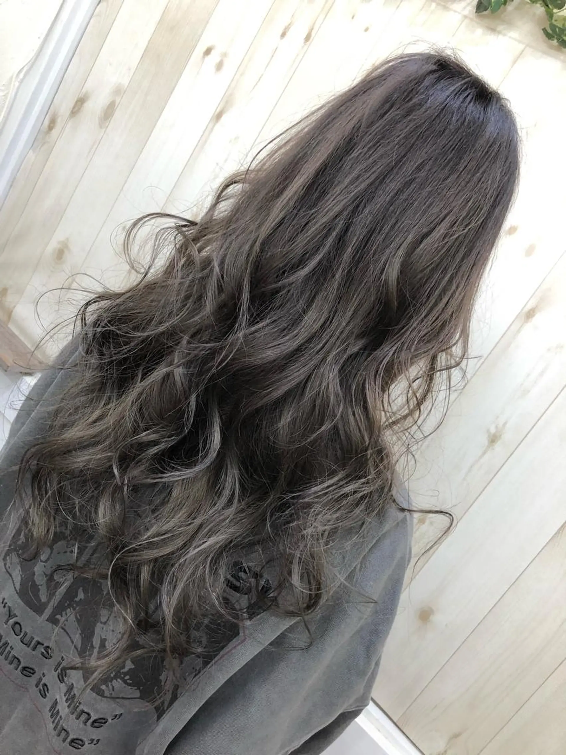 ロング カラー 透明感カラー ダークグレー ダークグレージュ グレージュ ヘアカラー FERNA池袋所属・マンツーマン施術✂︎ 金田尚久🎨のヘアスタイル