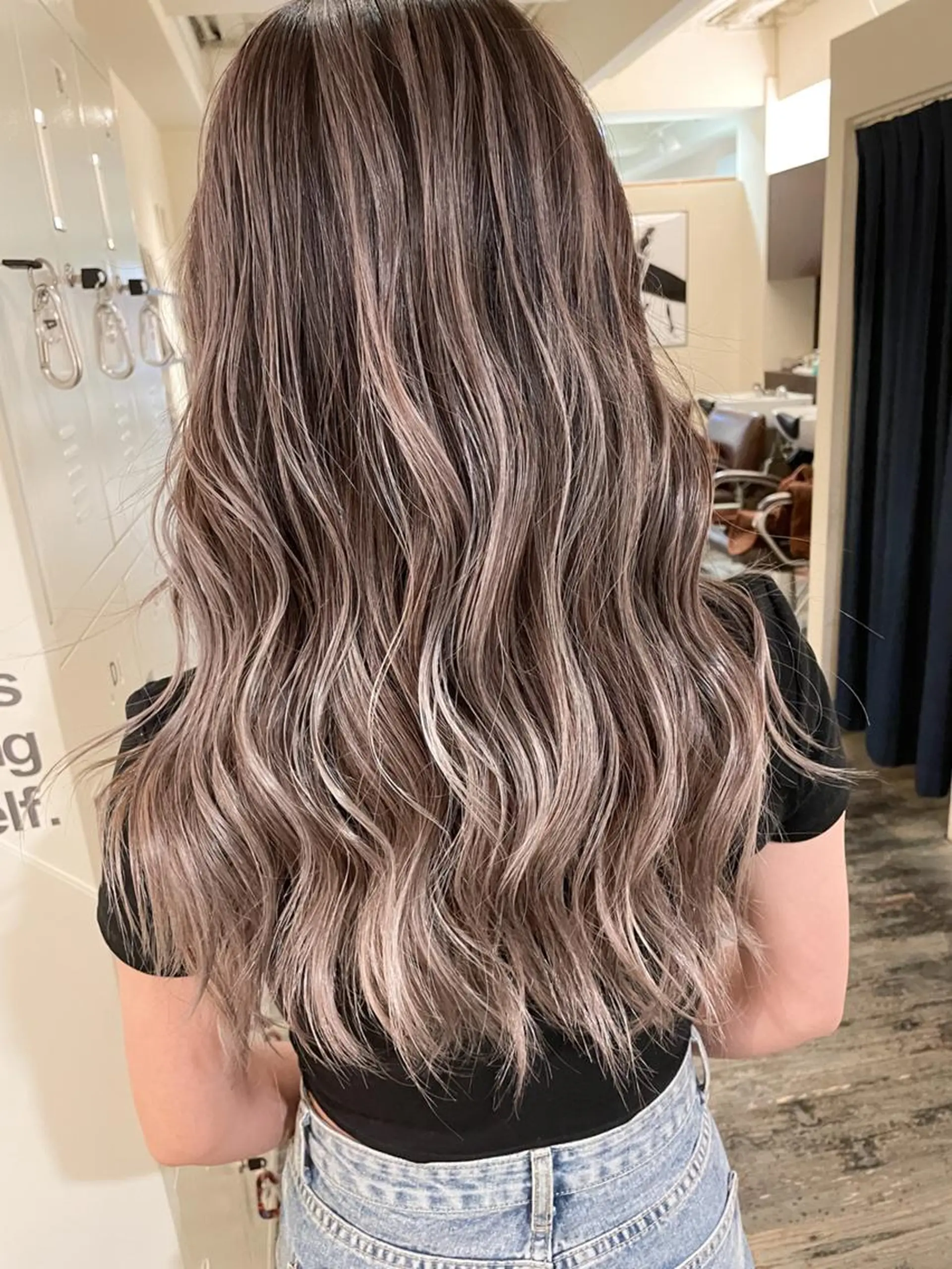 セミロング カラー バレイヤージュ ベージュカラー グレージュ ハイライトカラー ハイライト ヘアカラー トリートメント WONK. ウォンク 心斎橋のヘアスタイル