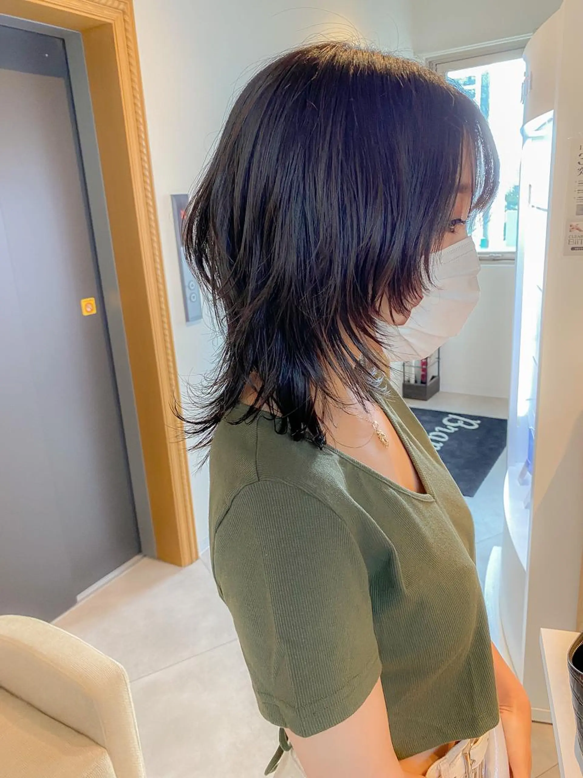 ミディアム カット パーマ トリートメント 大阪ウルフカット ハッシュカットのヘアスタイル