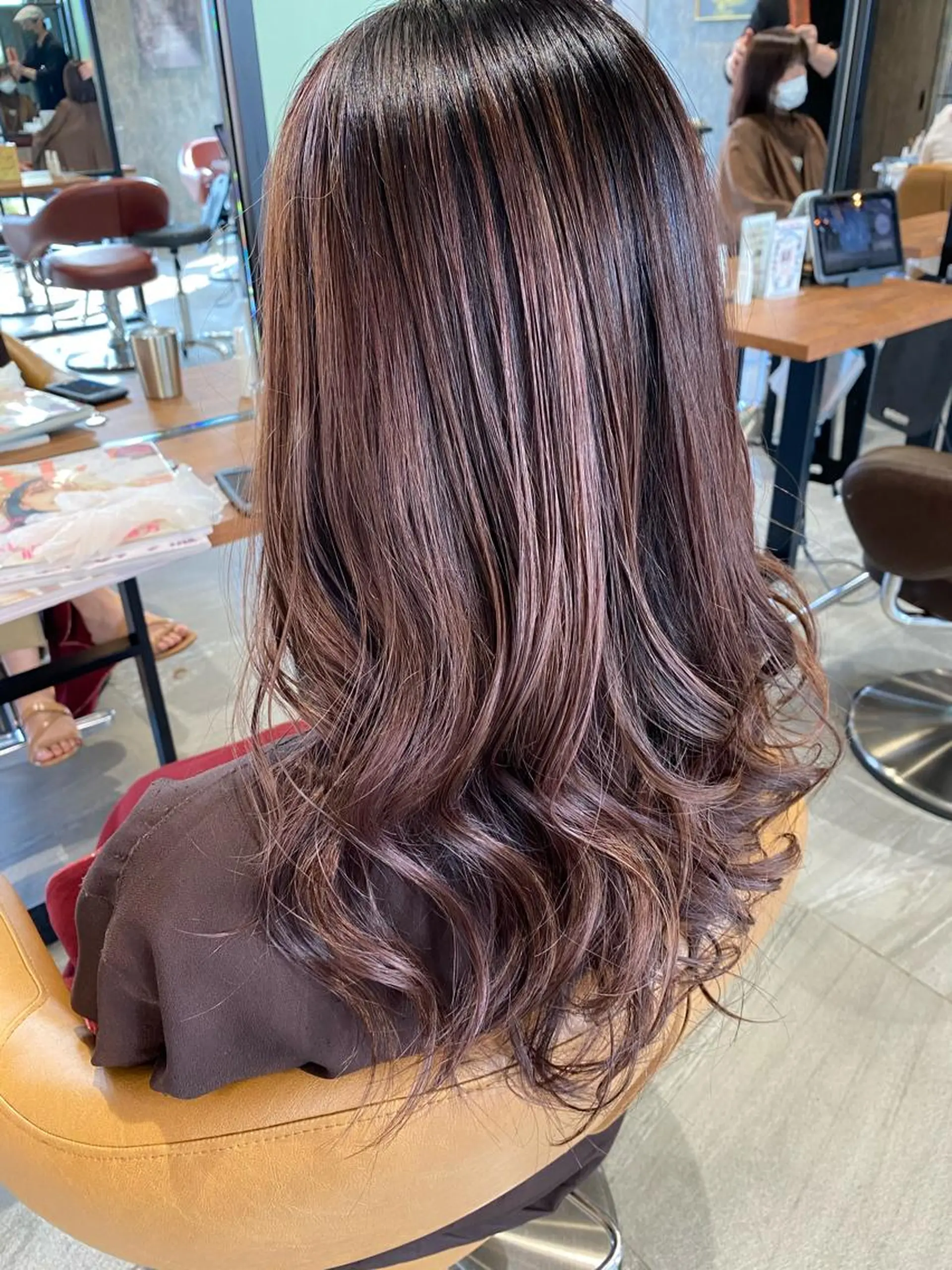 セミロング カラー ヘアアレンジ カット ヘアカラー トリートメント 【earth】オガタ 🫧髪質改善縮毛🫧のヘアスタイル
