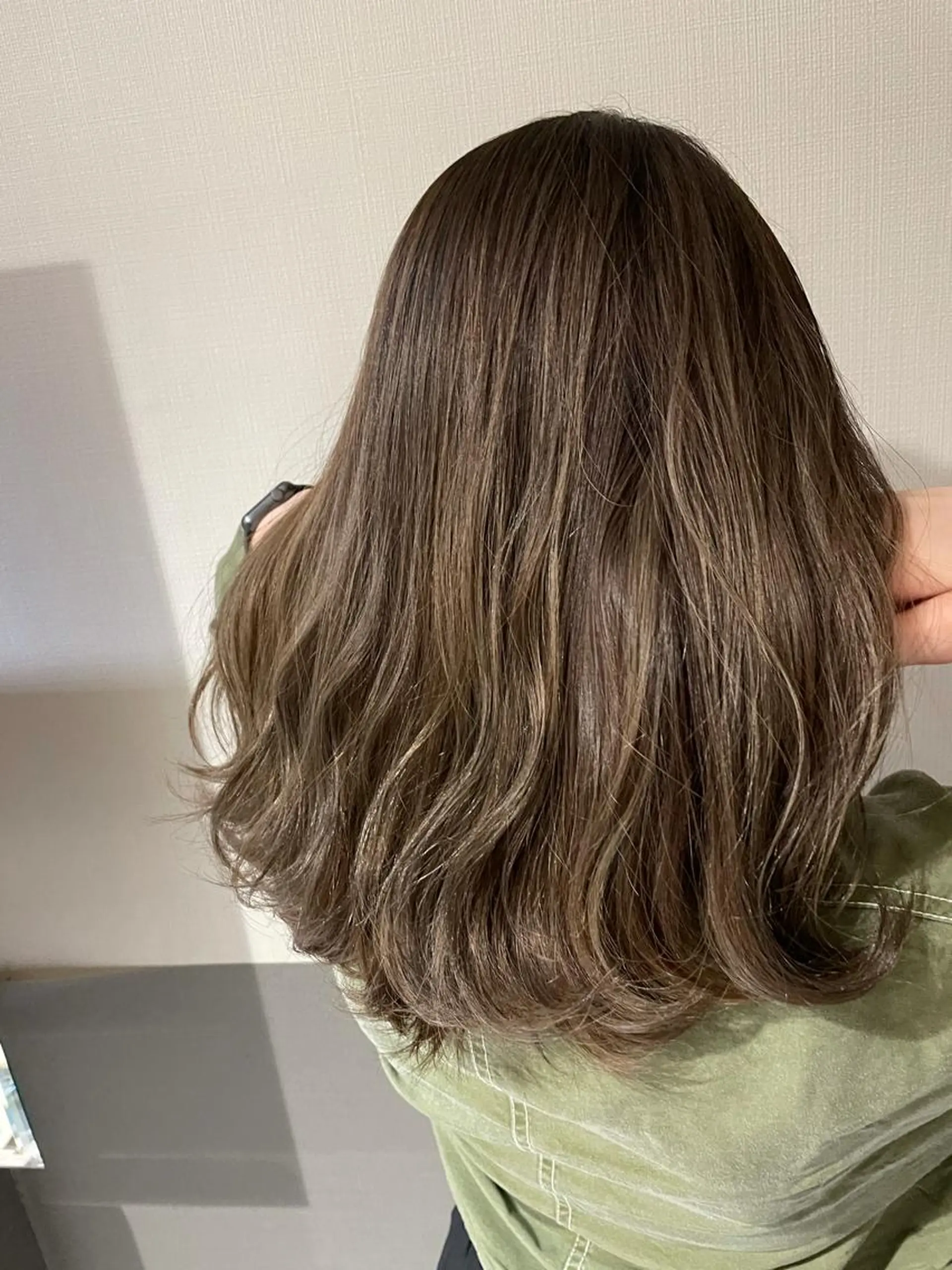 ミディアム カラー アディクシーカラー 透明感カラー ハイライトカラー ハイライト Eleanor 立川北口のヘアスタイル