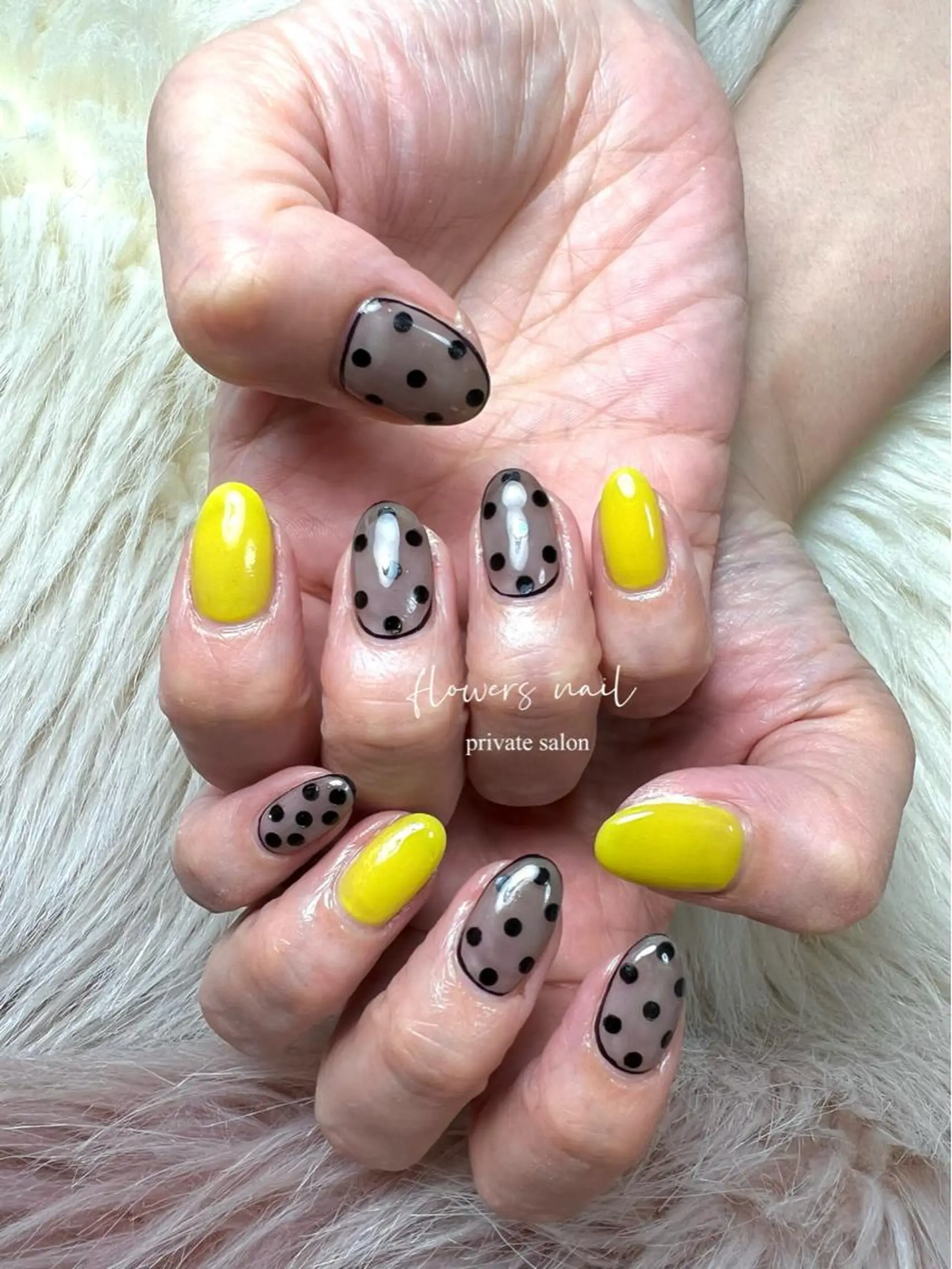 ネイル カジュアル ドット ジェルネイル 持ち込み パラジェル flowers nailのネイルデザイン
