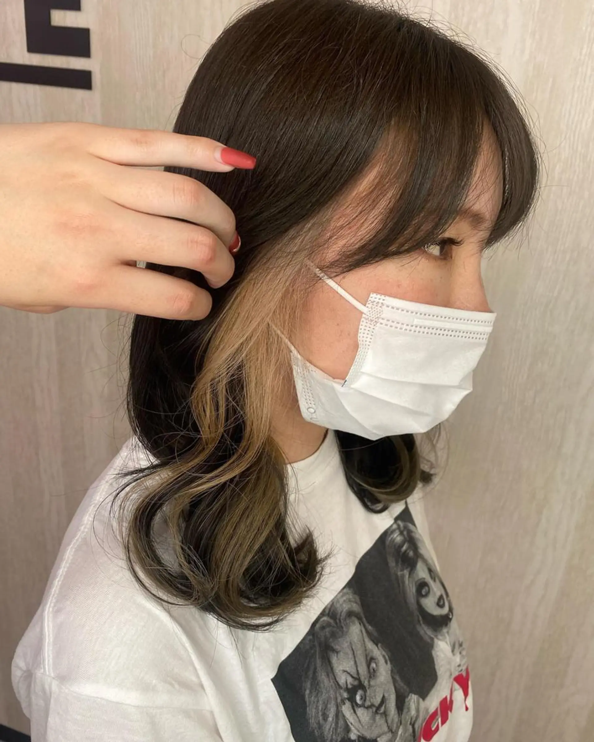 ロング カラー アッシュ アッシュブラウン ベージュカラー ブリーチ ブロンド UNDER vr 【アンダーバー】のヘアスタイル