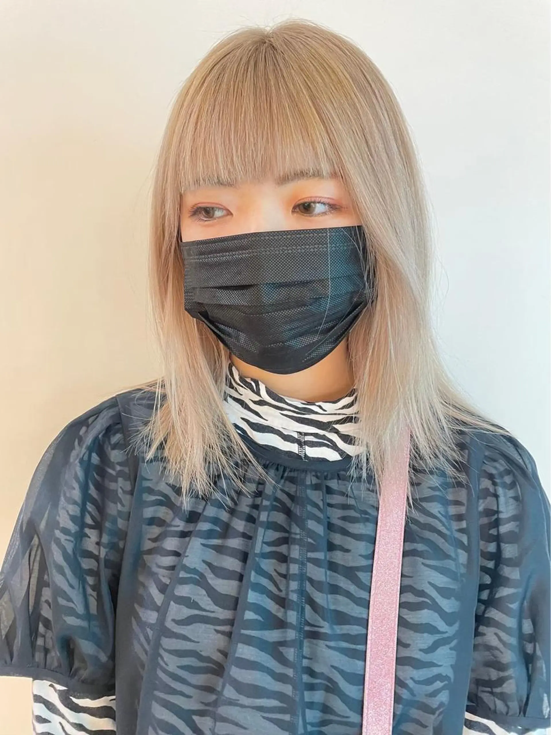 セミロング カラー セミロングパーマ ベージュカラー 黒髪 ブリーチ ブルーカラー ヘアカラー トリートメント ヘアセット 似合わせカット パーマ/コトミ🐸のヘアスタイル