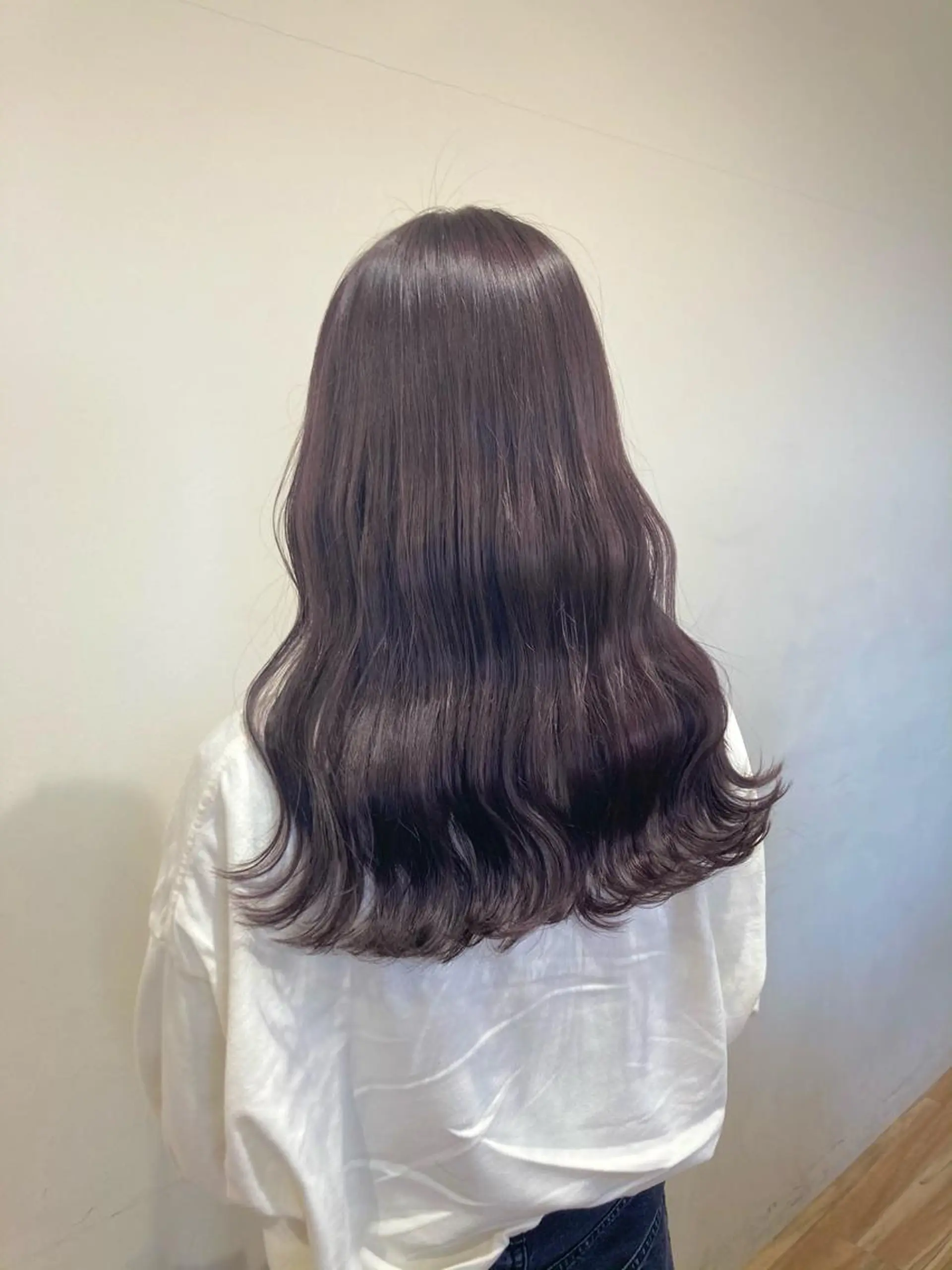 ロング ピンクラベンダー ヘアカラー 梅山 美侑のヘアスタイル
