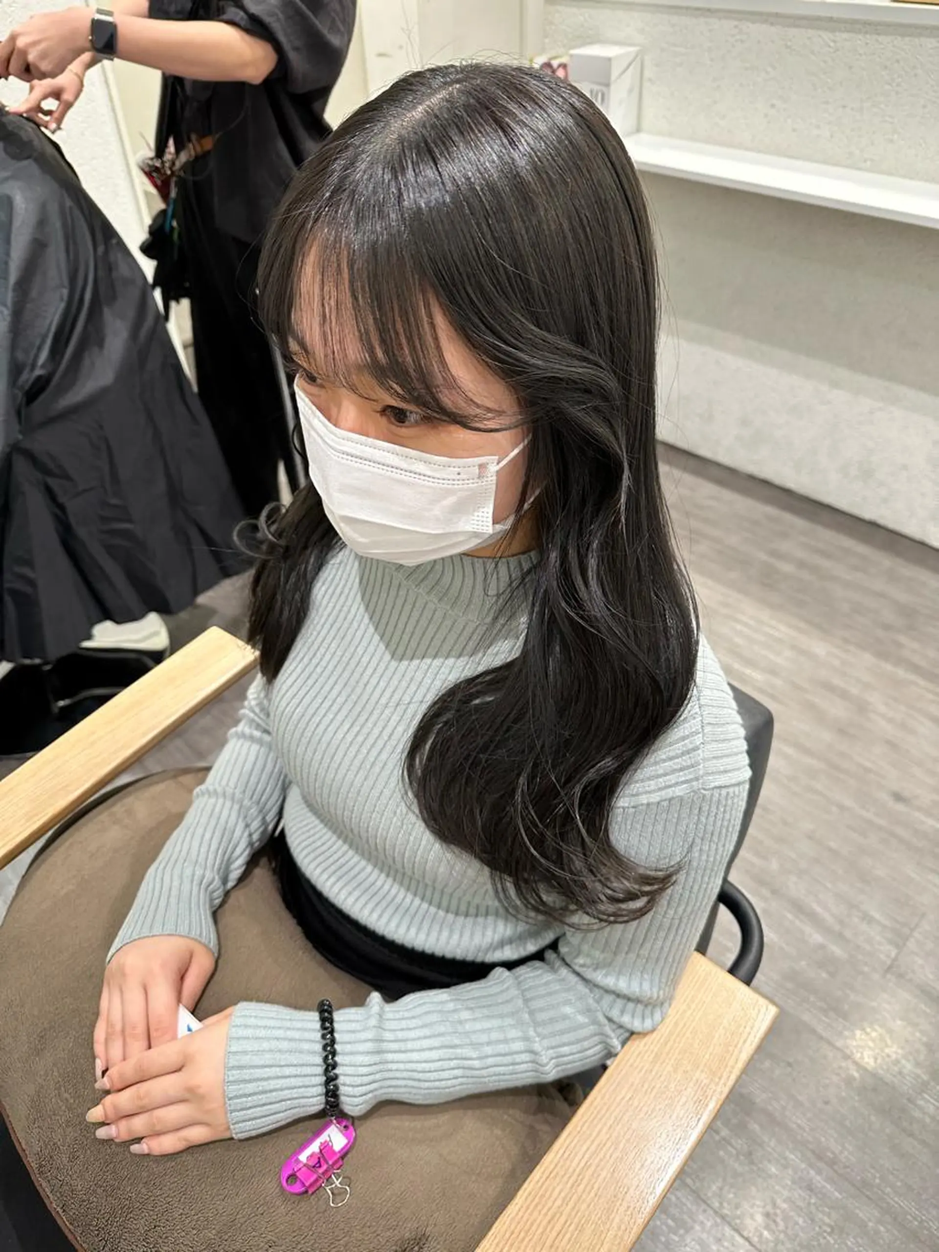 ロング カラー ダークグレー カット ヘアカラー トリートメント 上田 紗也のヘアスタイル