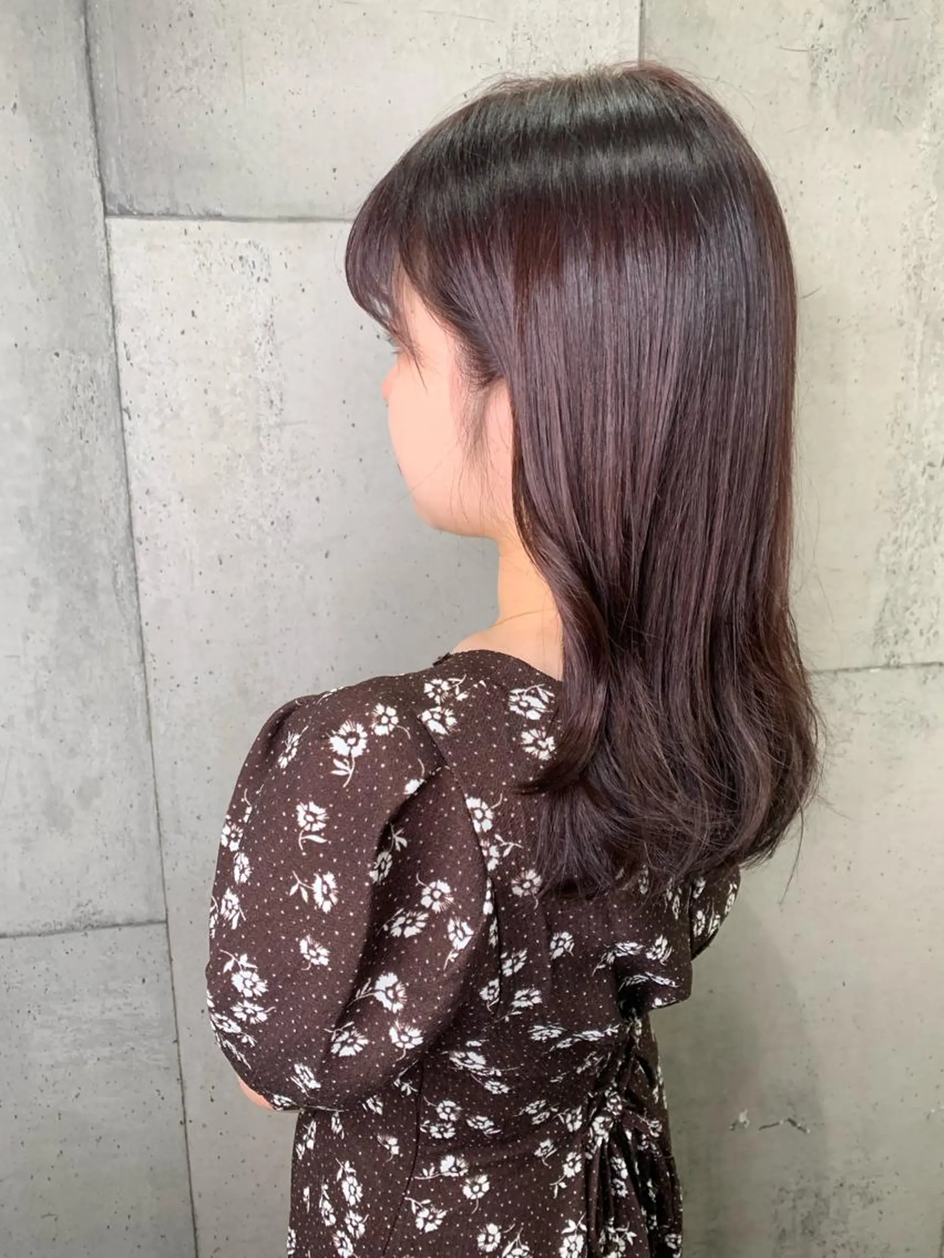 ミディアム ピンクブラウン 大内 志穂のヘアスタイル