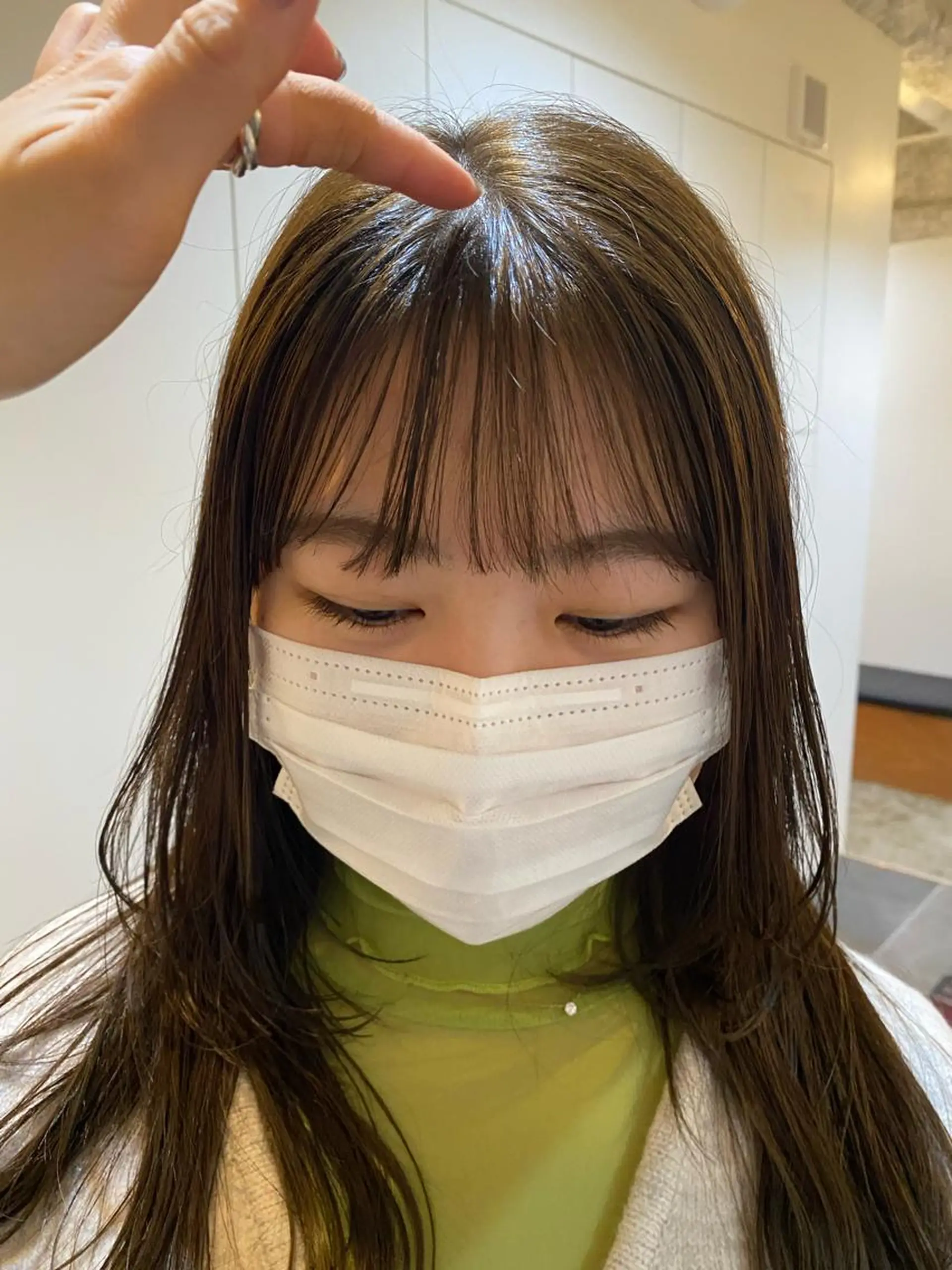 ミディアム カラー ベージュカラー オリーブベージュ 顔まわりレイヤー レイヤーカット kochab所属・砂原 ひよりのヘアスタイル