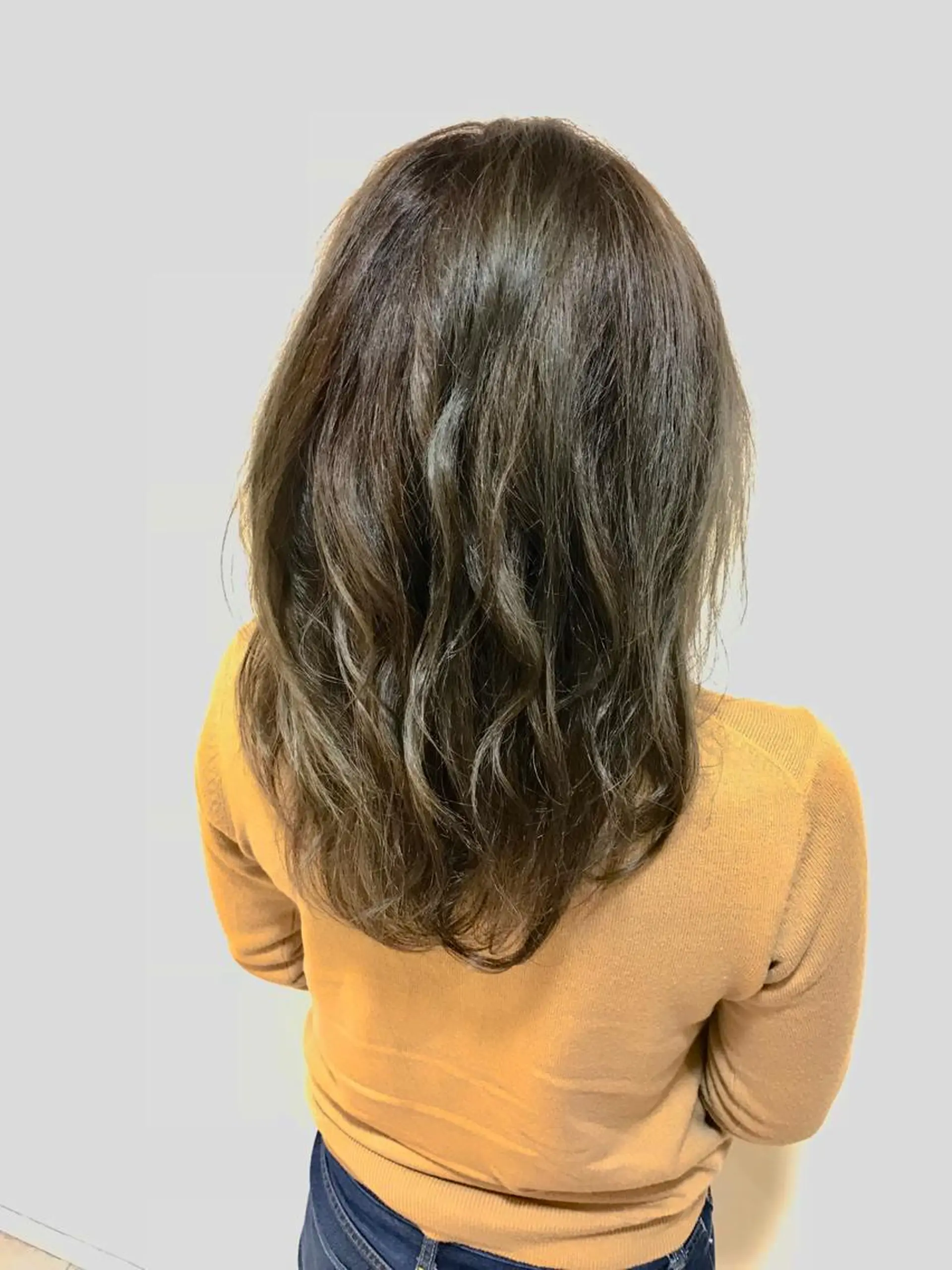 セミロング カラー 透明感カラー ハイライトカラー イルミナカラー ハイライト ヘアカラー トリートメント chiyo yasuのヘアスタイル