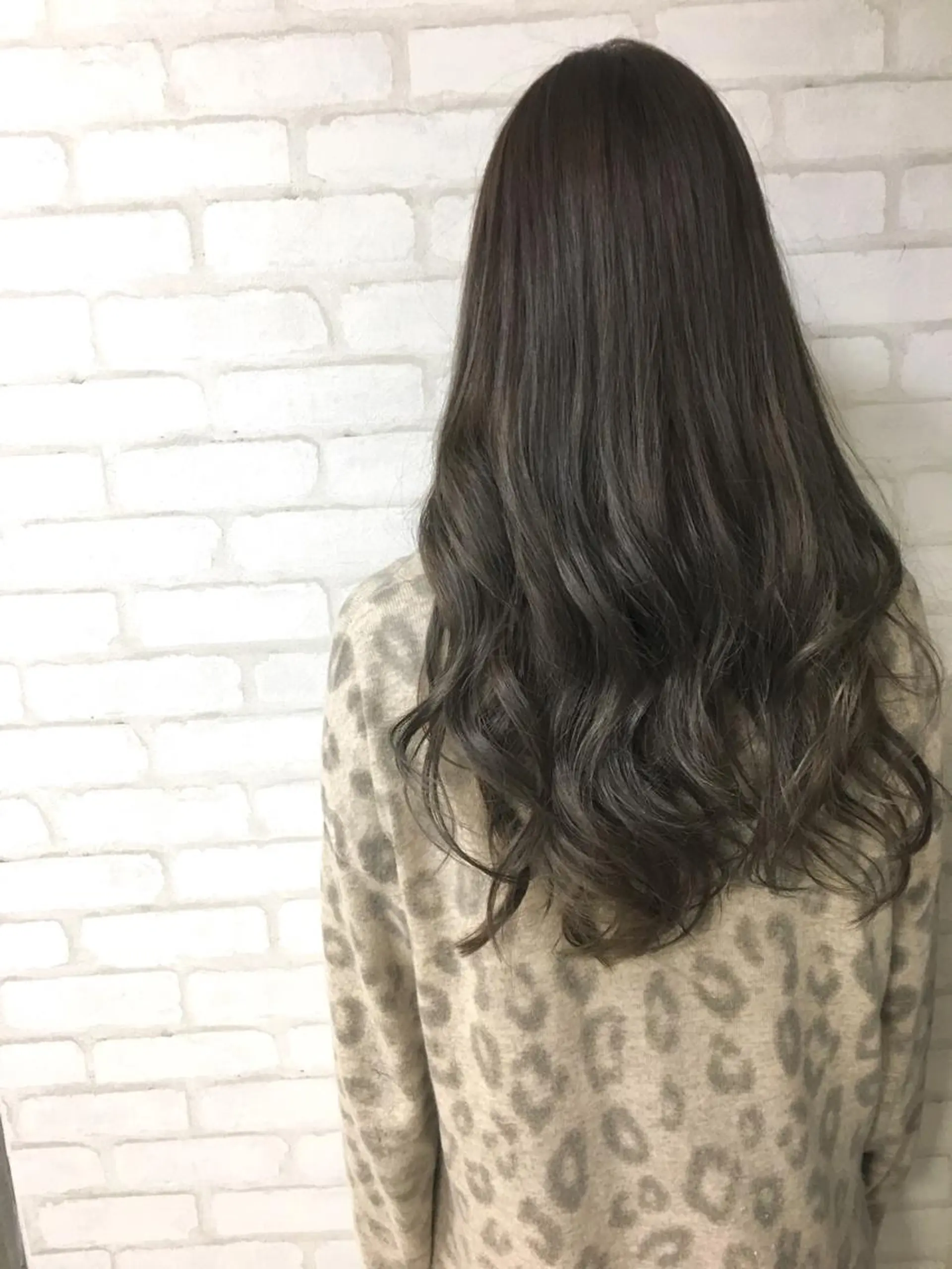 ロング アッシュ アッシュグレー カット ヘアカラー トリートメント brace 立花のヘアスタイル