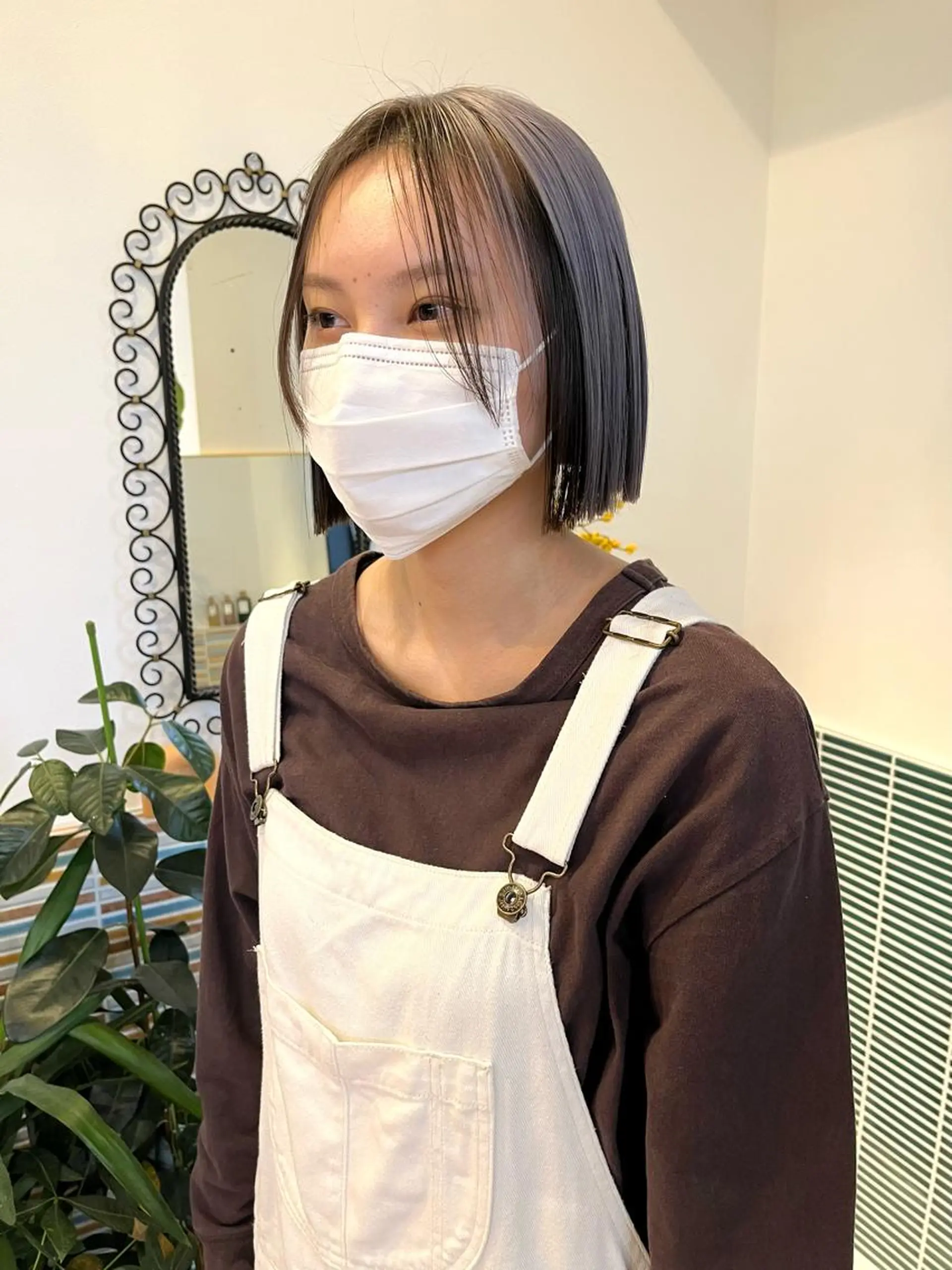 ミディアム カラー ブリーチ シルバー ヘアカラー トリートメント 🩷ハイトーン透明感 レイヤー🩷ユリカのヘアスタイル