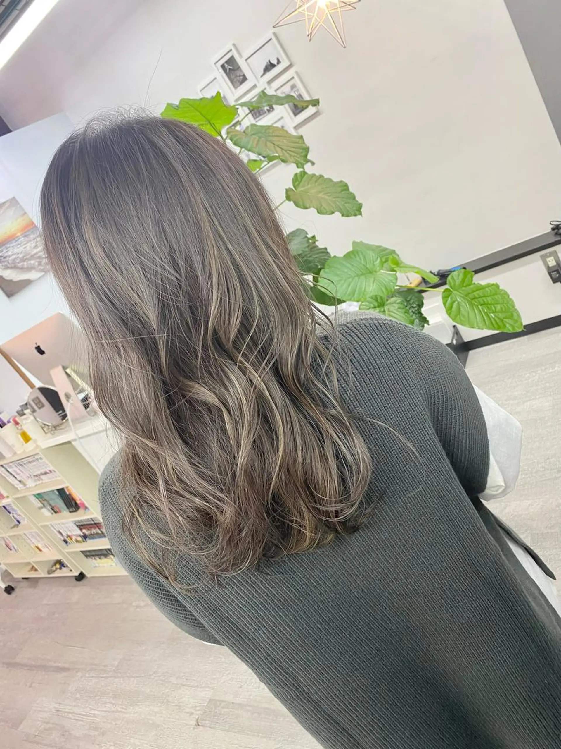 セミロング カラー ヘアカラー トリートメント 名畑 裕貴のヘアスタイル