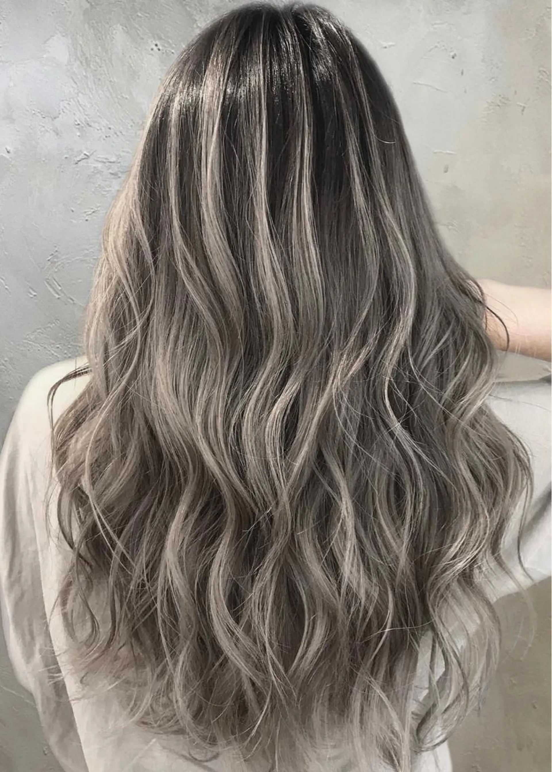 ロング カラー アディクシーカラー バレイヤージュ ハイトーンカラー レイヤーカット ⭐️N° blao 名古屋栄【髪質改善】のヘアスタイル