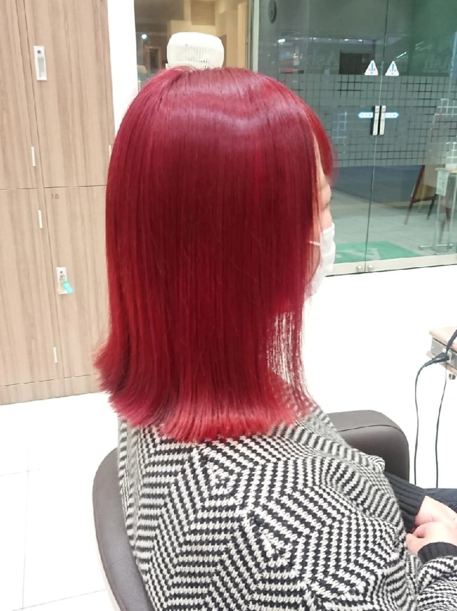 ミディアム カラー ブリーチ ケアブリーチ カシス インナーカラー レッドカラー あらげ 🌈推しカラー🌈ᵕのヘアスタイル