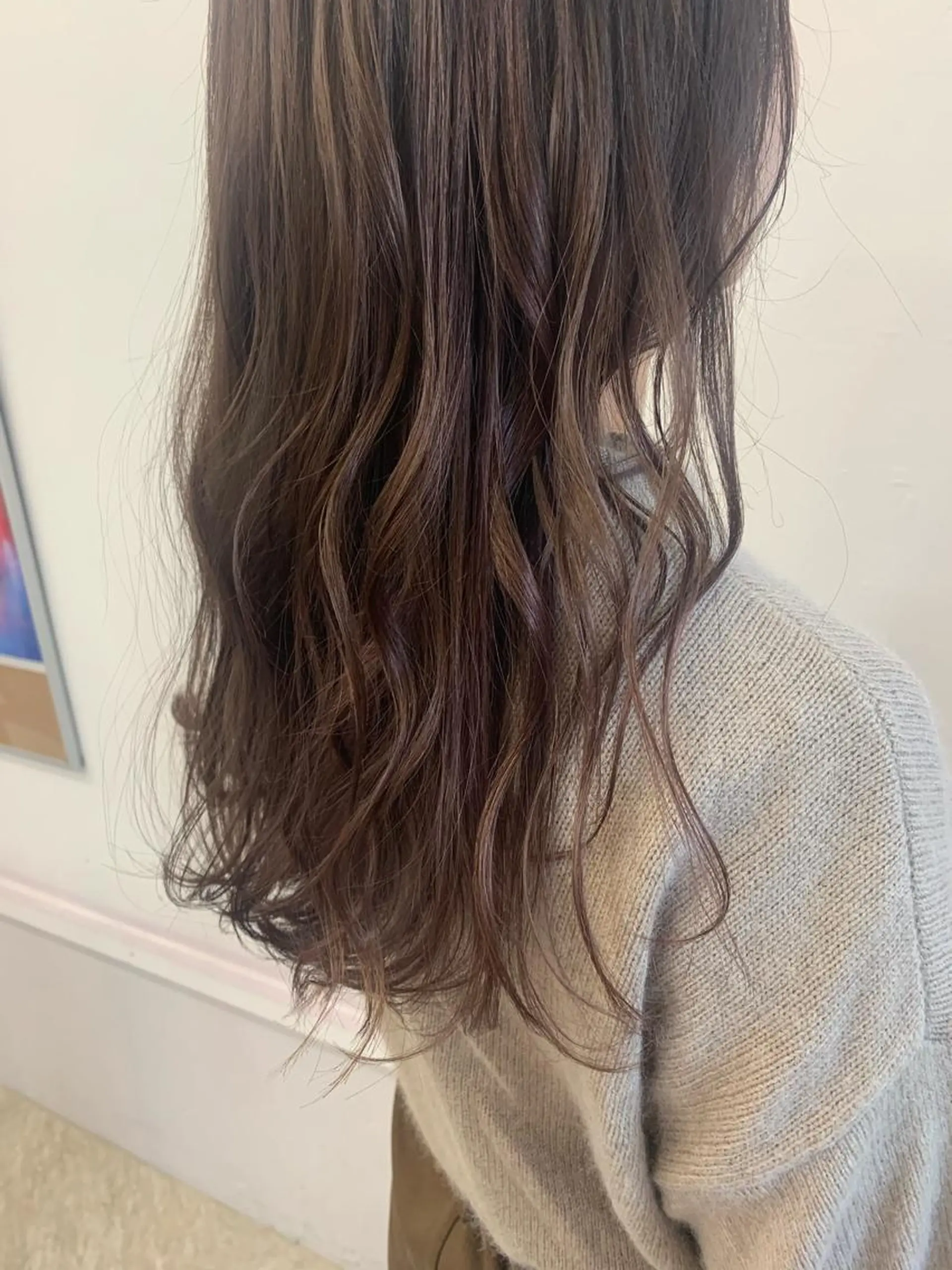 ロング カラー ブリーチ ヘアカラー トリートメント chama レイヤーカットのヘアスタイル