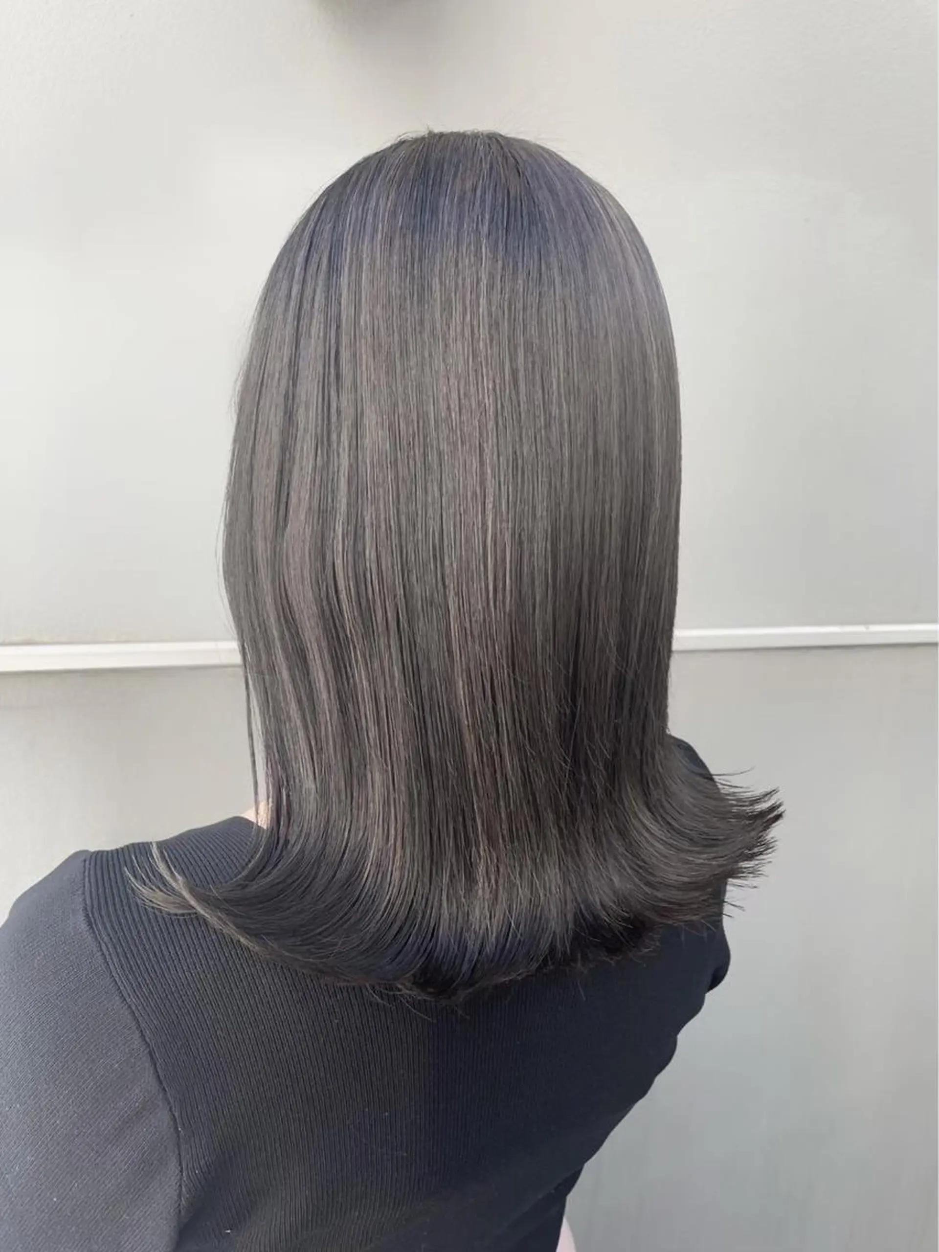 セミロング カラー アッシュ アッシュグレー ヘアカラー HOEK  HOEK 立川所属・中村 彩乃のヘアスタイル