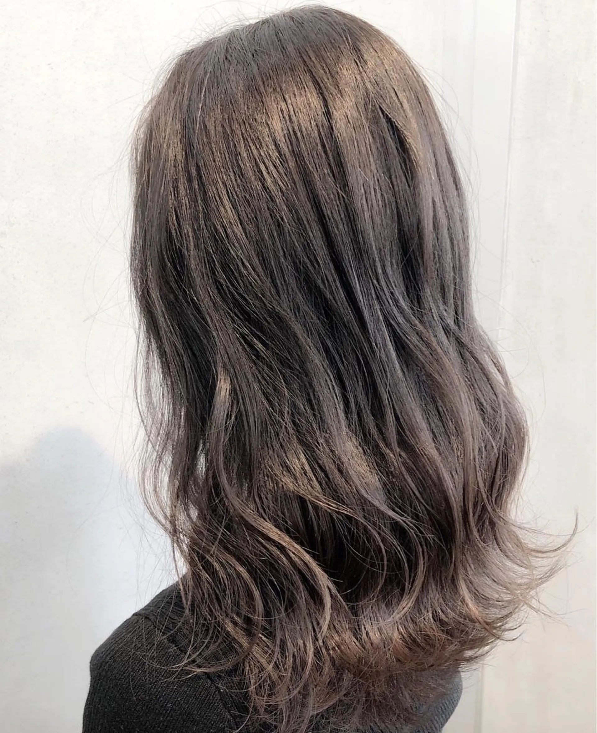 ミディアム カラー ヘアアレンジ アッシュ ベージュカラー グレージュ universe tokyoのヘアスタイル